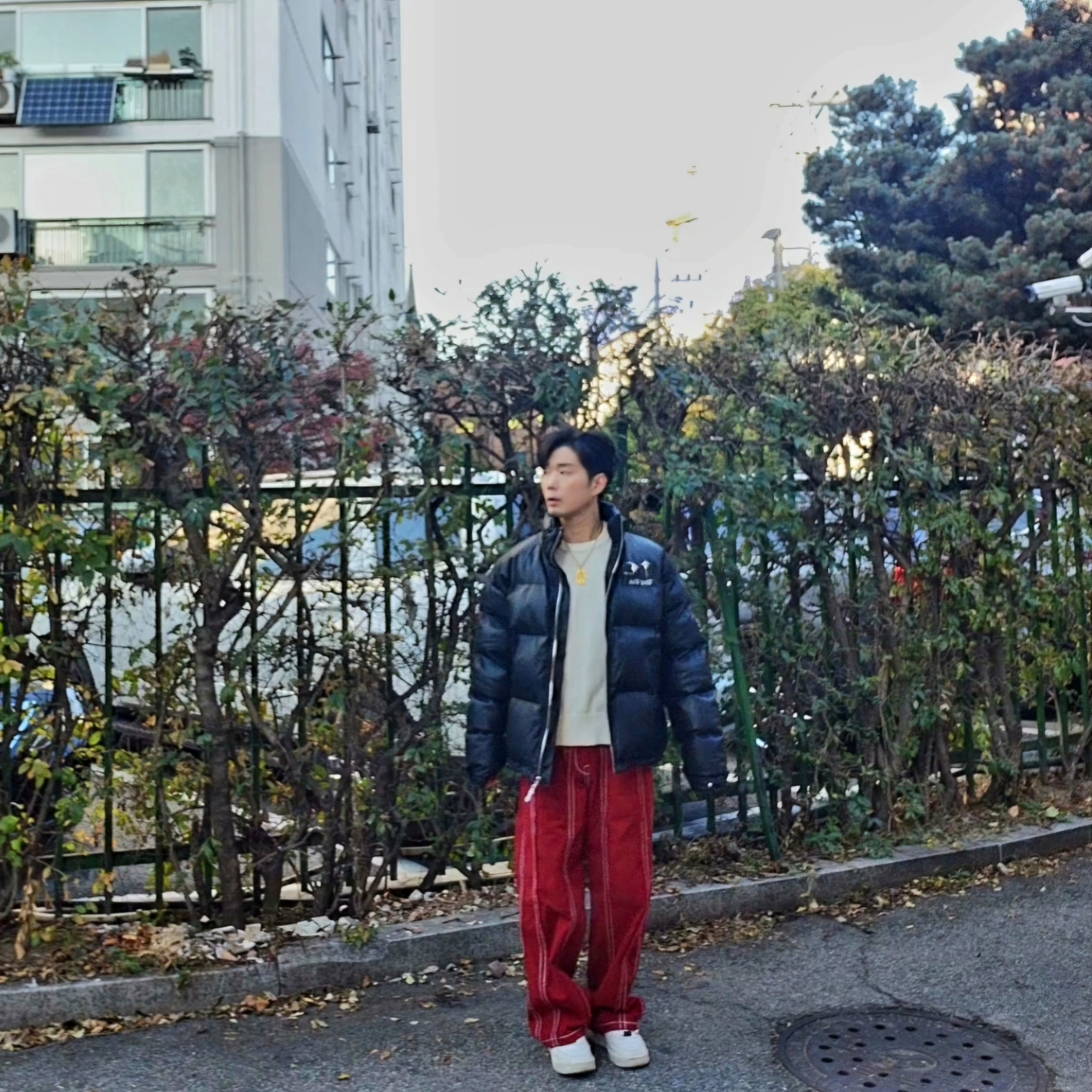 Thug Club Leather Puffer Jacket Black (Polyester), Nike x Ambush Air Force 1 Low SP Phantom 착용 스타일