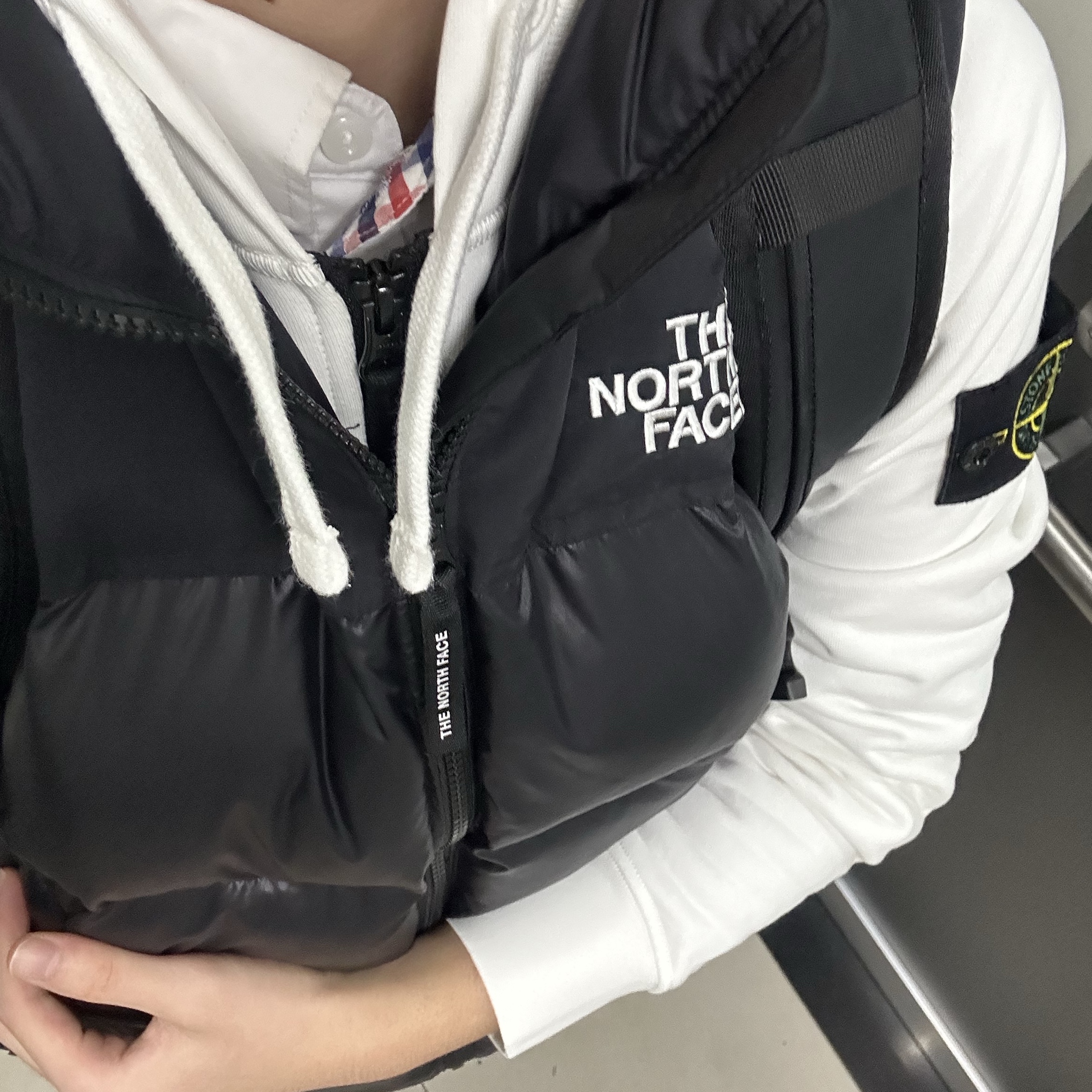 The North Face Nuptse On Ball Vest Real Black, Stone Island 60477 Brushed Cotton Fleece Garment Dyed Full Zip Up Hooded Sweatshirt White - 23FW 착용 스타일