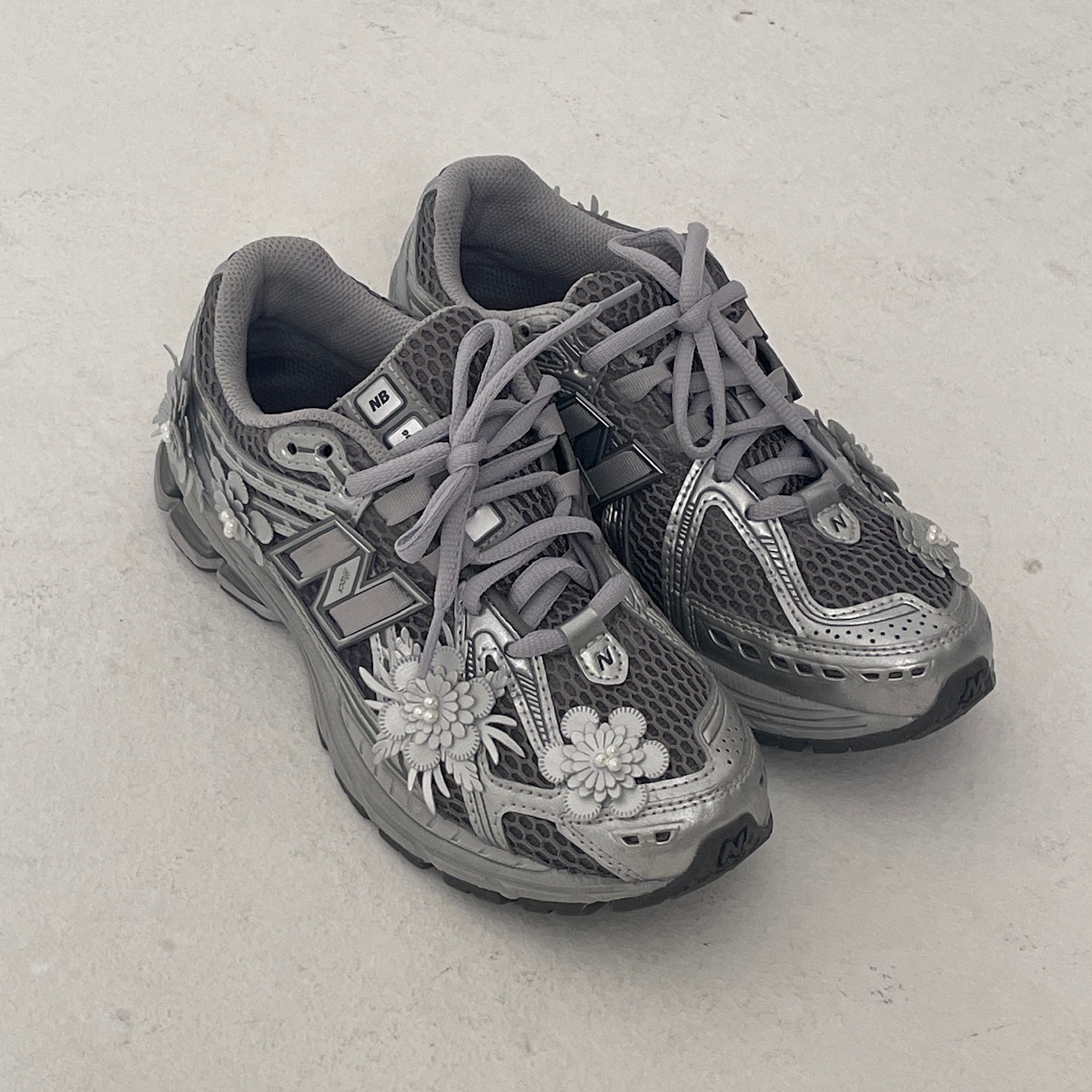 New Balance 1906R Harbor Grey Silver Metalic 착용 스타일 - 2