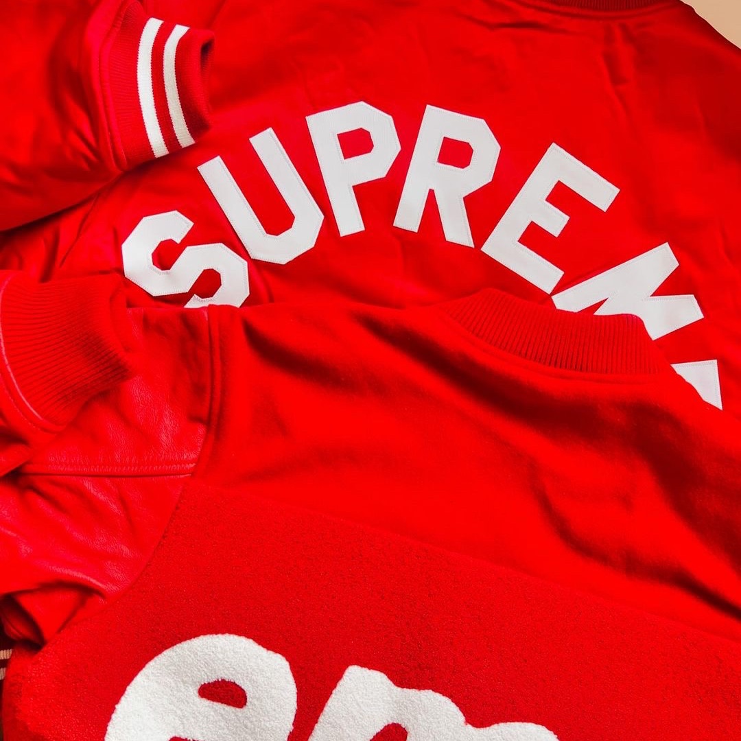 Supreme Mitchell & Ness Satin Varsity Jacket Red - 24FW 착용 스타일 - 1