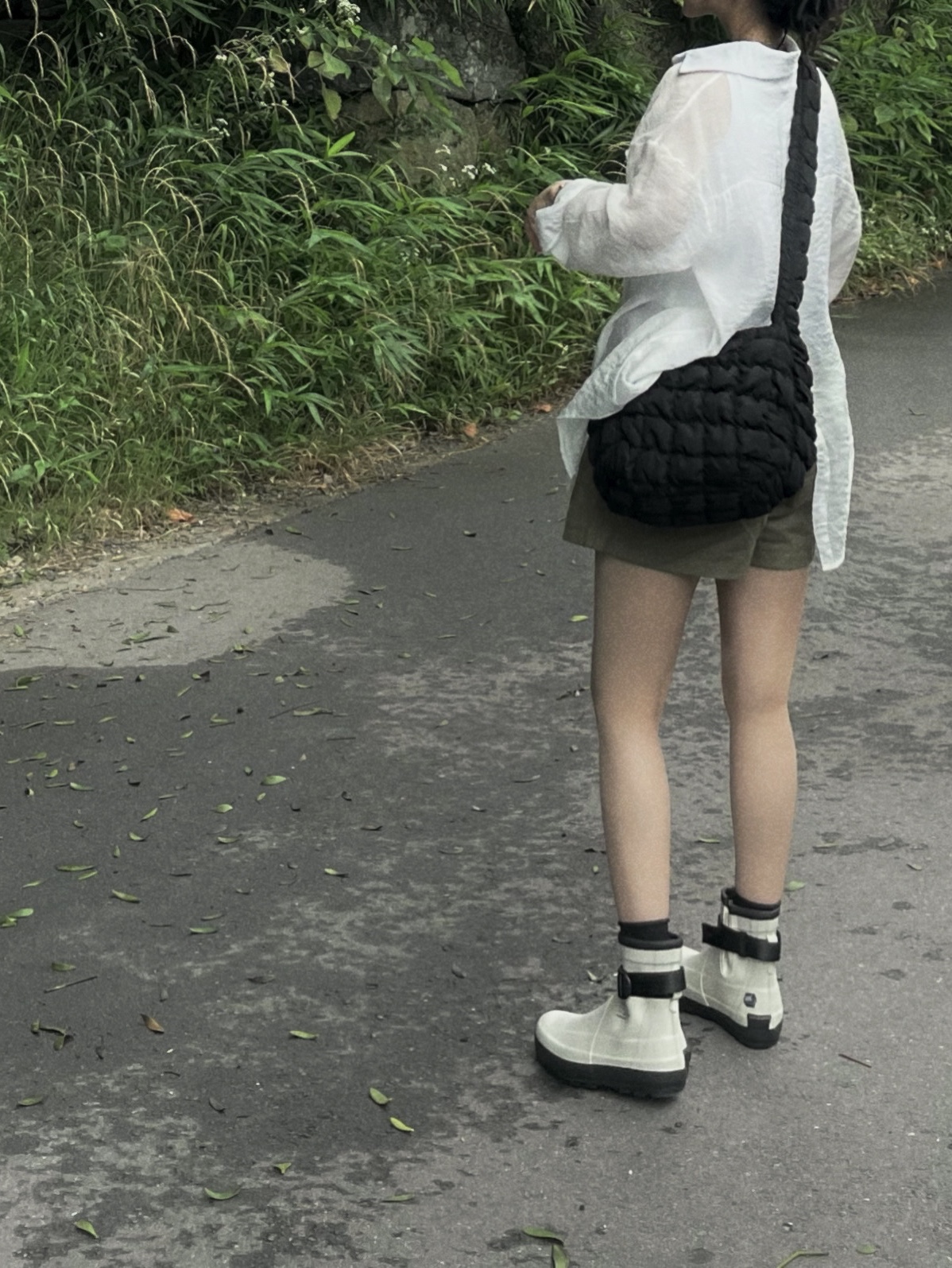 COS Quilted Messenger Bag Black, Moonstar 810s ET027 Marke Modi White 착용 스타일
