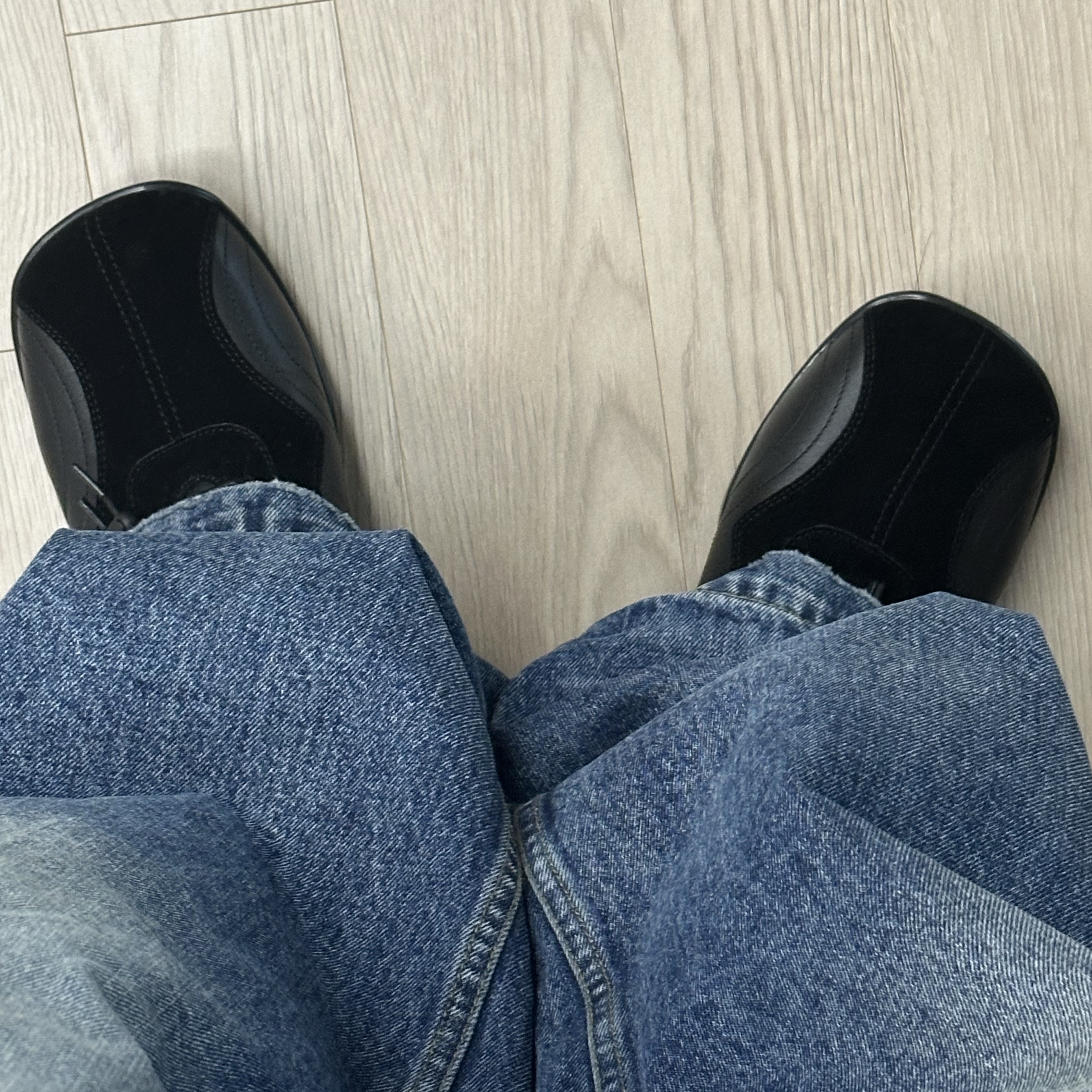 Pemont Square Black 착용 스타일