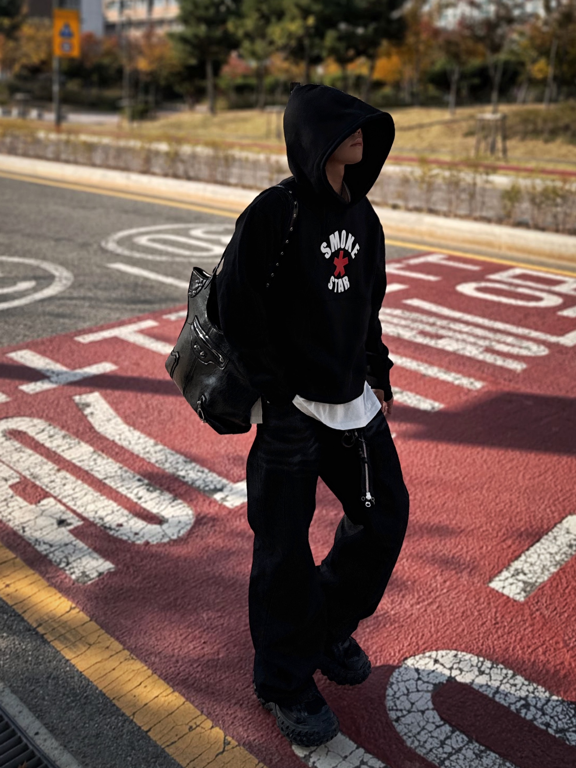 Balenciaga Defender Sneakers Black 착용 스타일 - 1