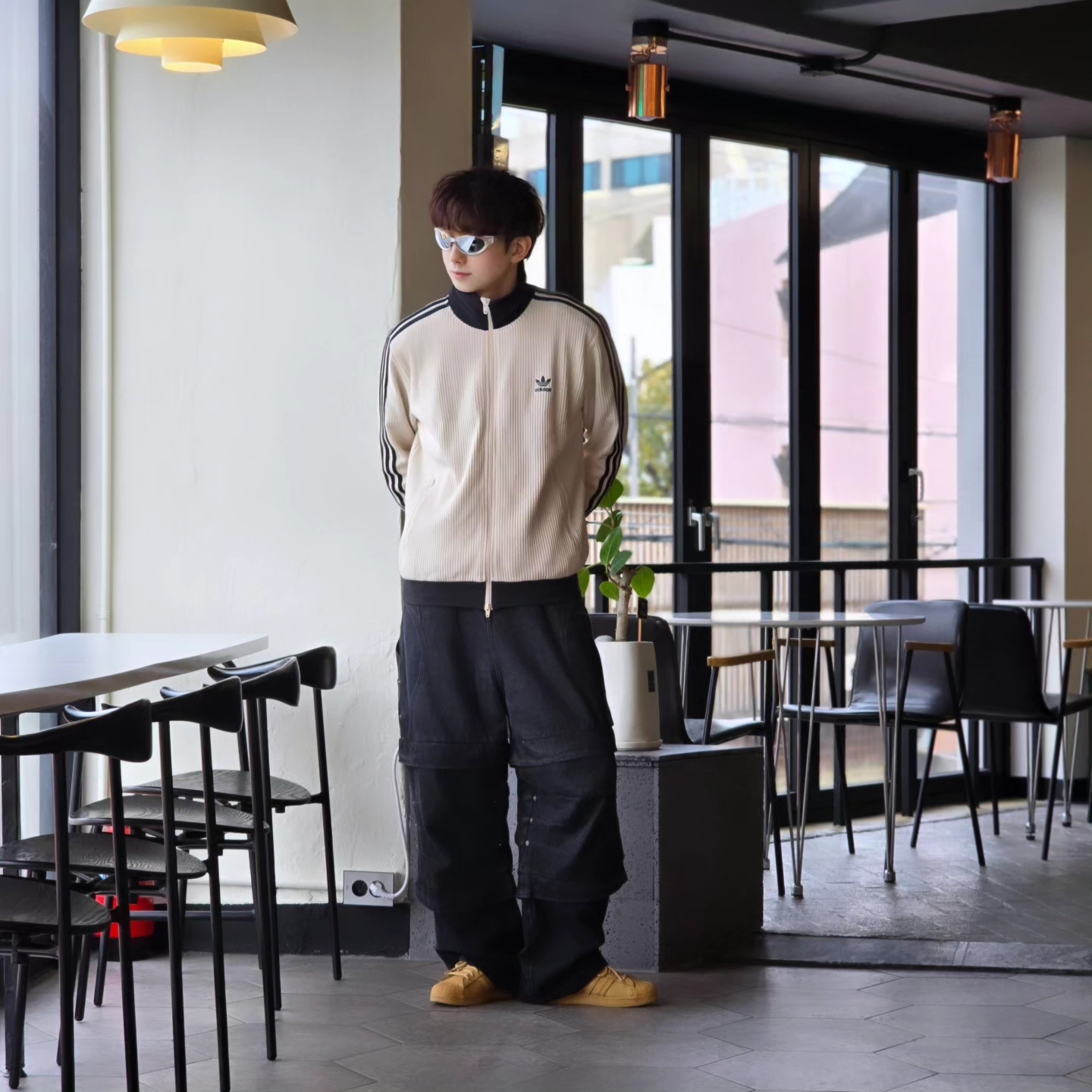 Adidas Waffle Beckenbauer Track Top Wonder White - KR Sizing, Adidas Superstar Golden Beige 착용 스타일 - 2