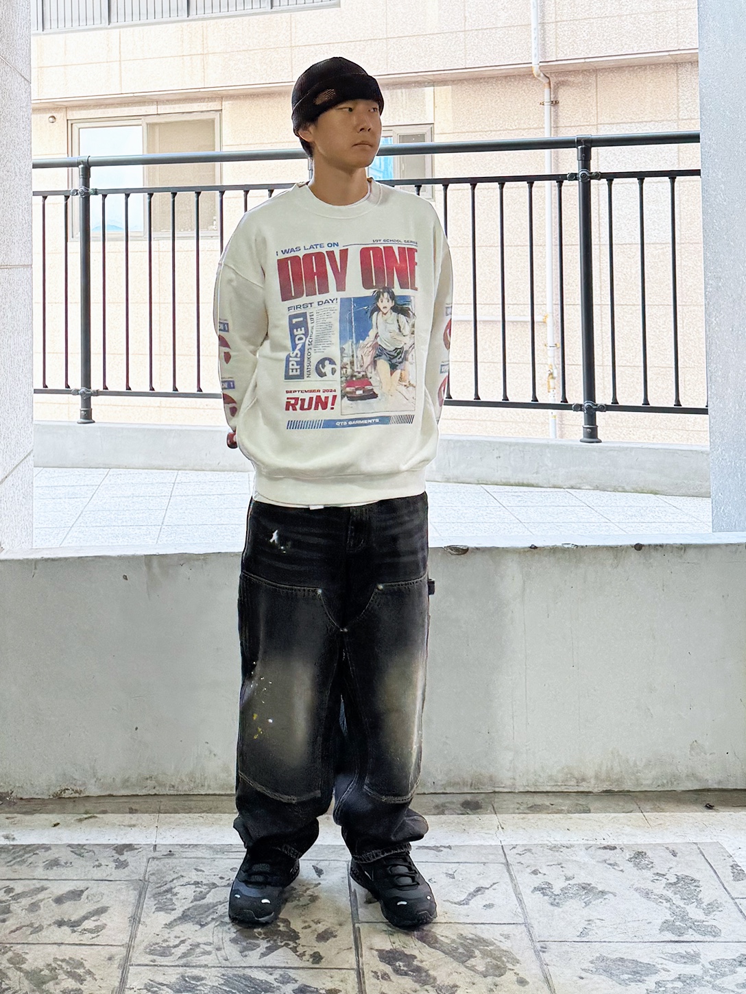 QT8 GARMENTS Original Short Beanie Charcoal, QT8 GARMENTS Day-1 Vintage Washed Sweatshirt Ecru 착용 스타일 - 2
