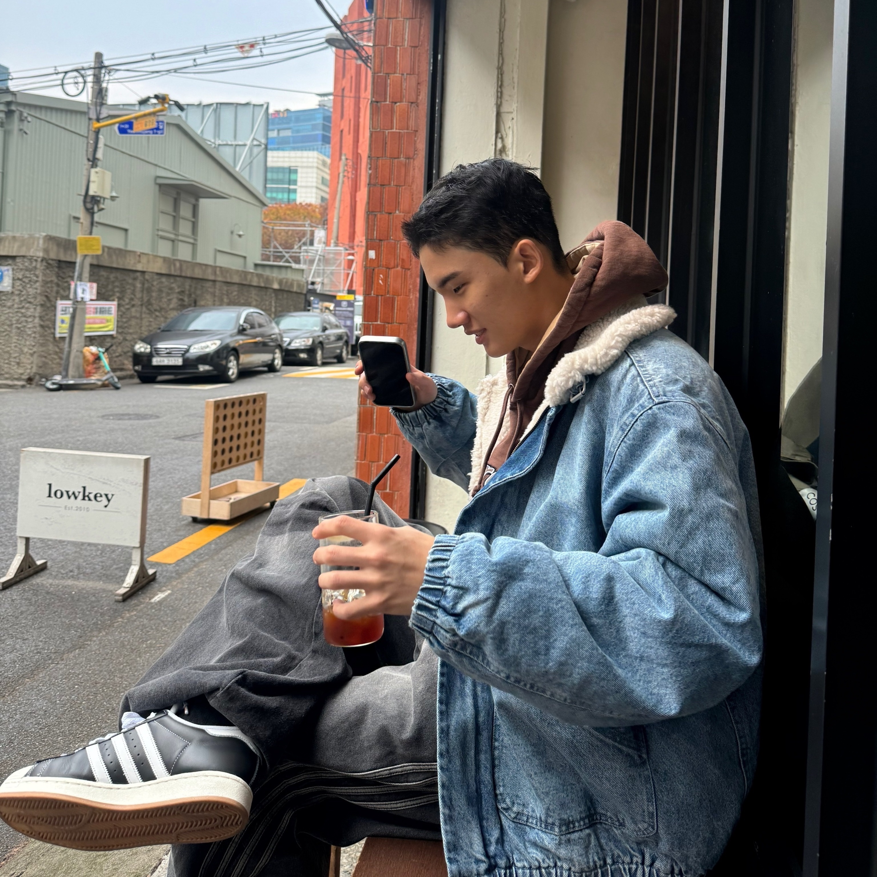 Supreme Division Hooded Sweatshirt Brown - 24FW, Supreme Faux Shearling Lined Bomber Jacket Denim - 24FW 착용 스타일