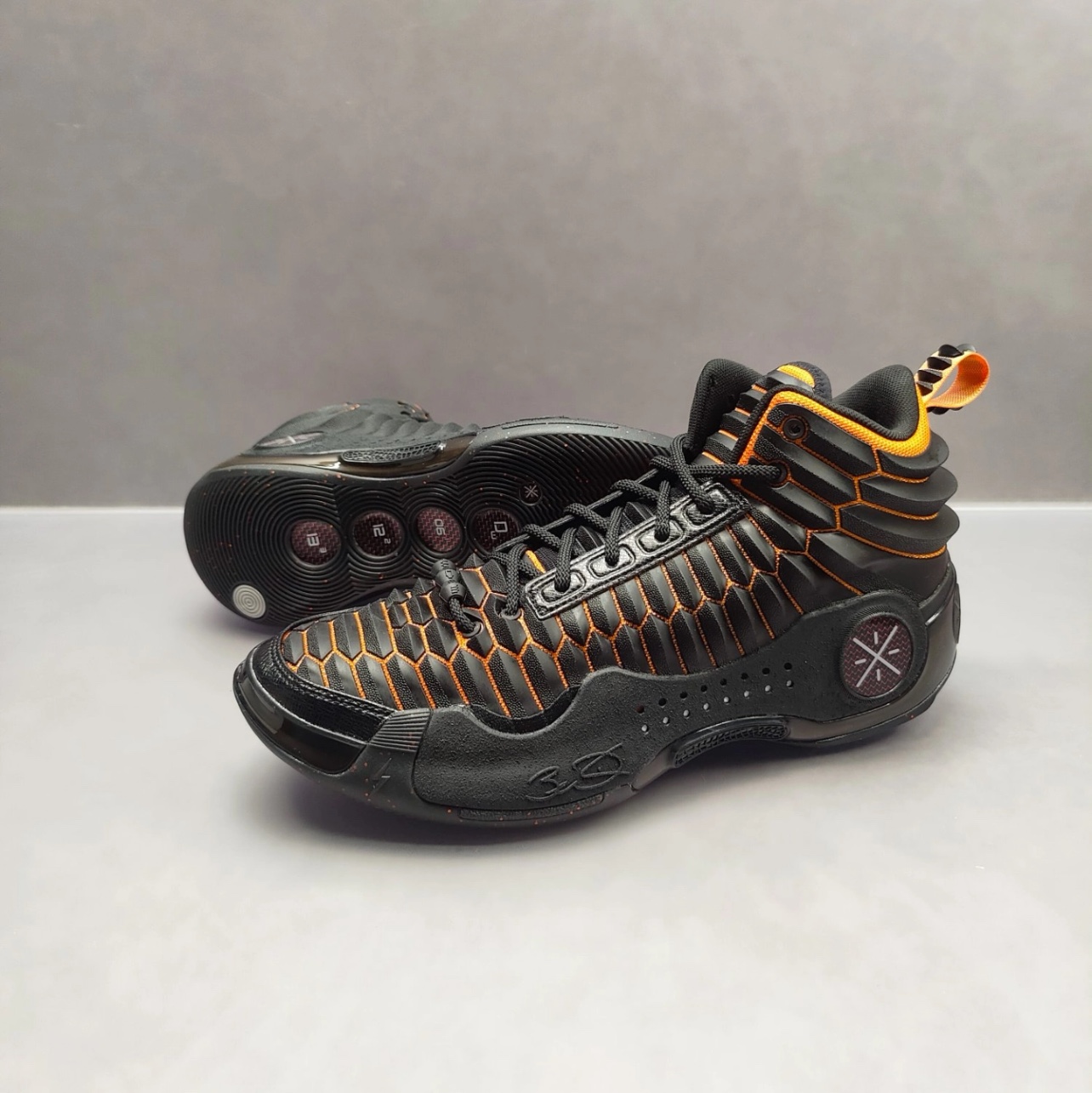 LiNing Way of Wade 10 Low Valentine's Day Moon Night Grey Pink 착용 스타일 - 2