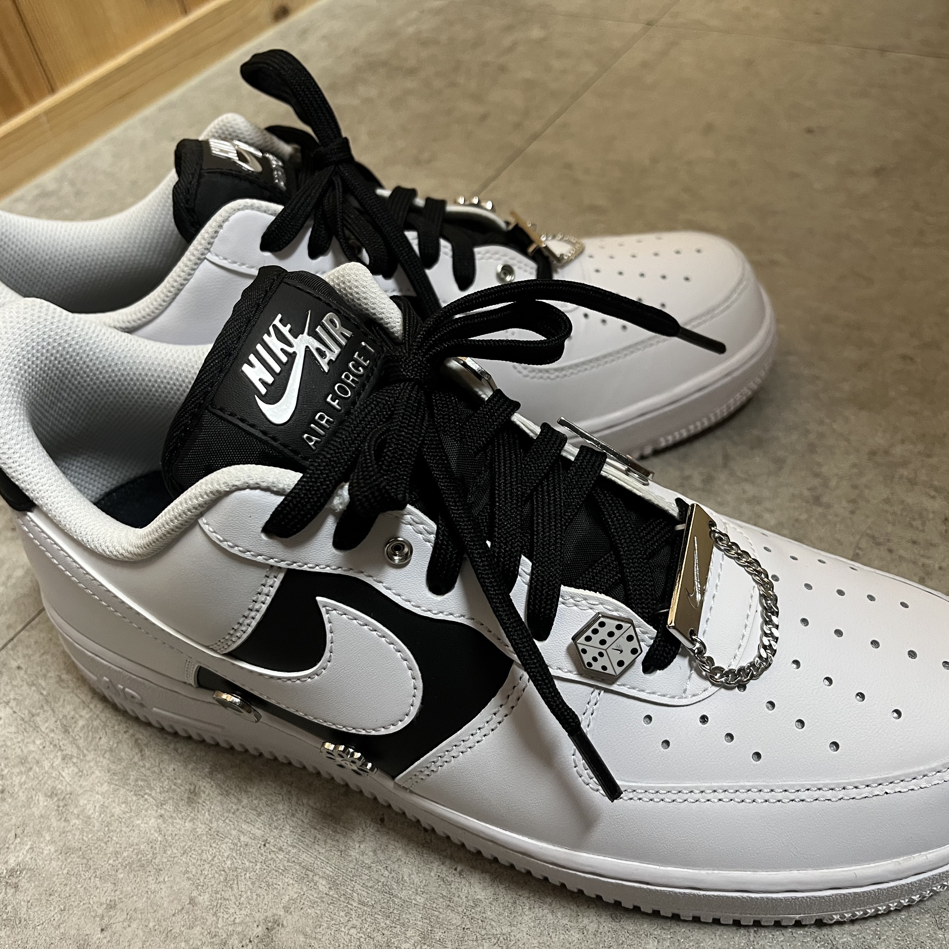 Nike Air Force 1 '07 PRM White Black 착용 스타일