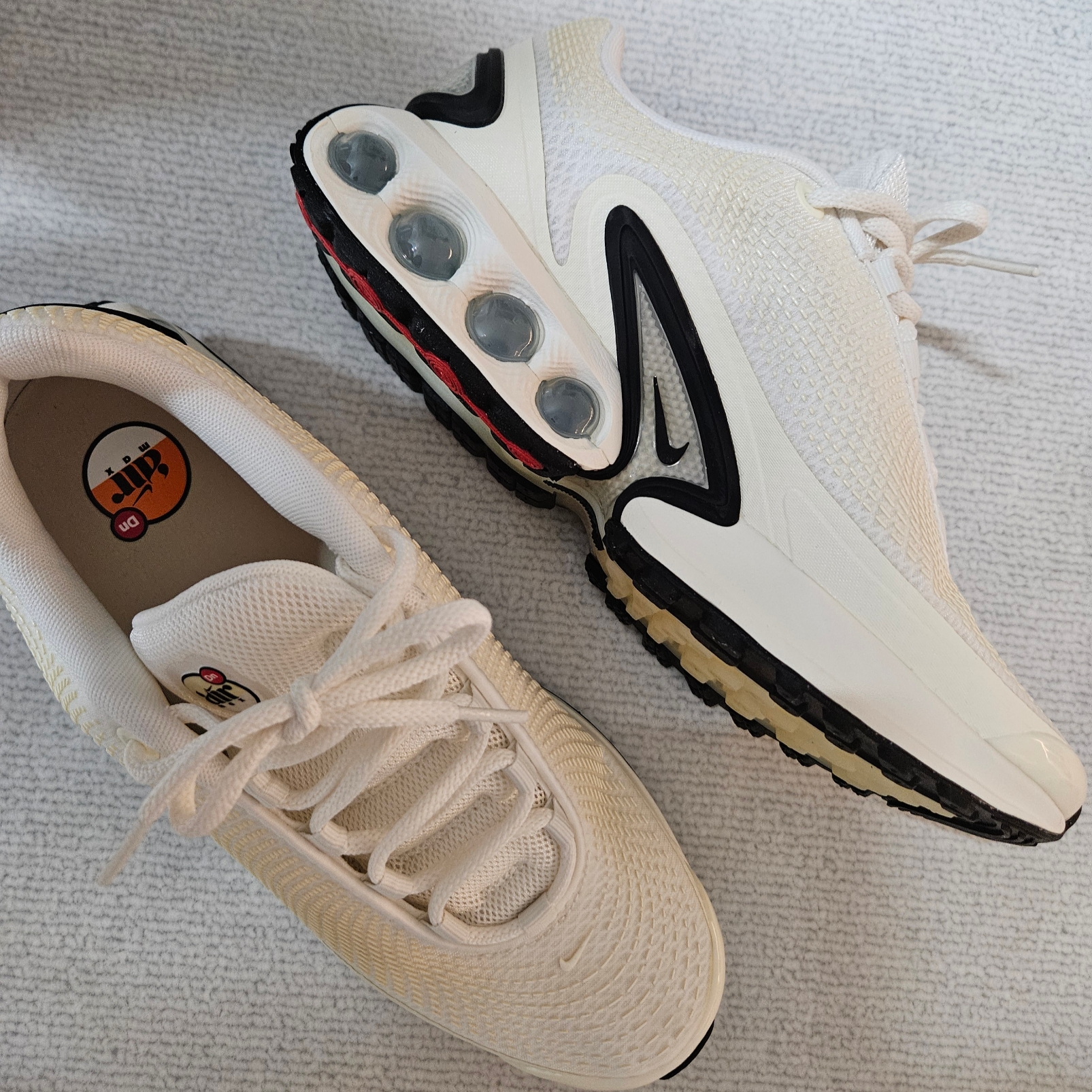 Nike Air Max DN Sail Black 착용 스타일