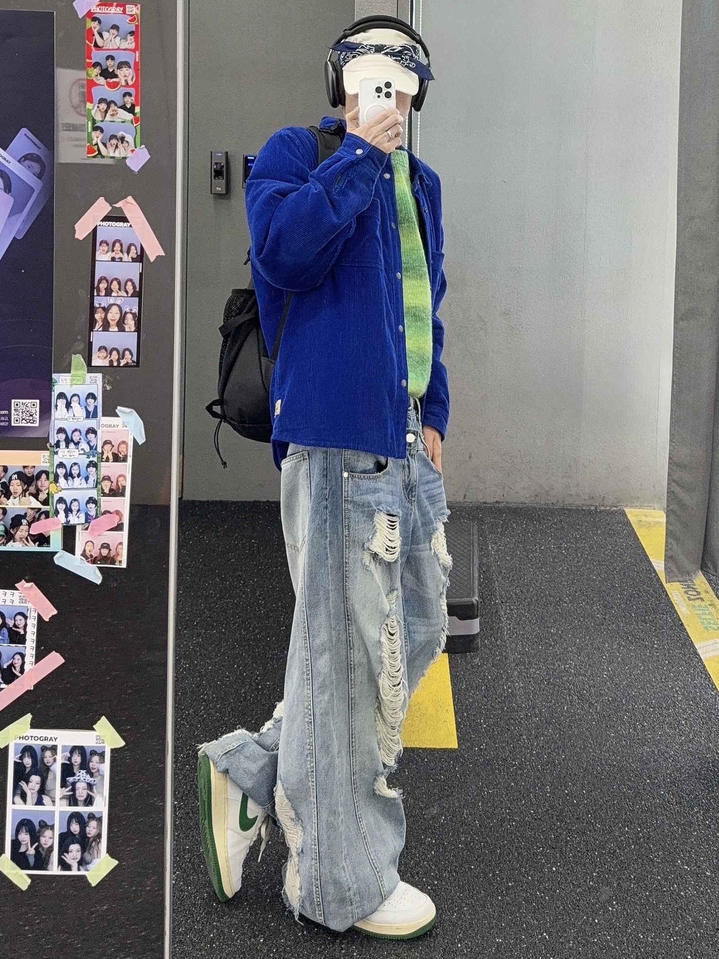 Nike Air Force 1 '07 LV8 Varsity White Pine Green, Stussy Cord Quilted Overshirt Royal Blue 착용 스타일 - 3