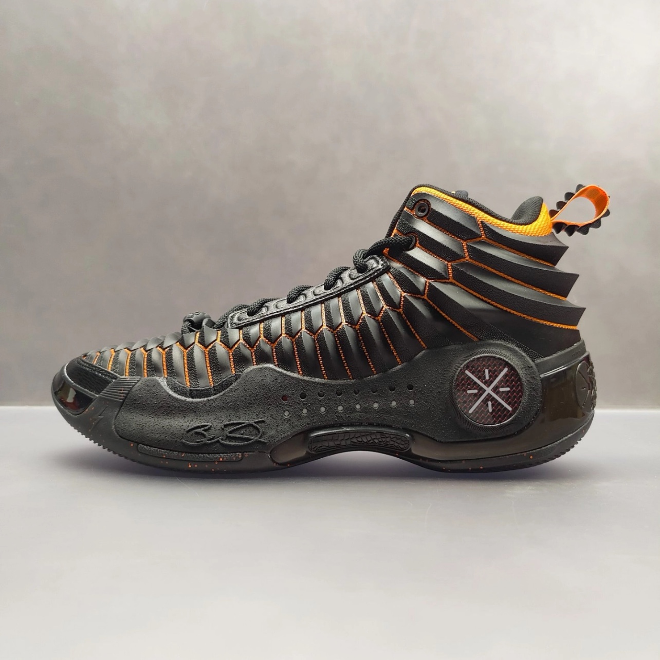 LiNing Way of Wade 10 Low Valentine's Day Moon Night Grey Pink 착용 스타일 - 3