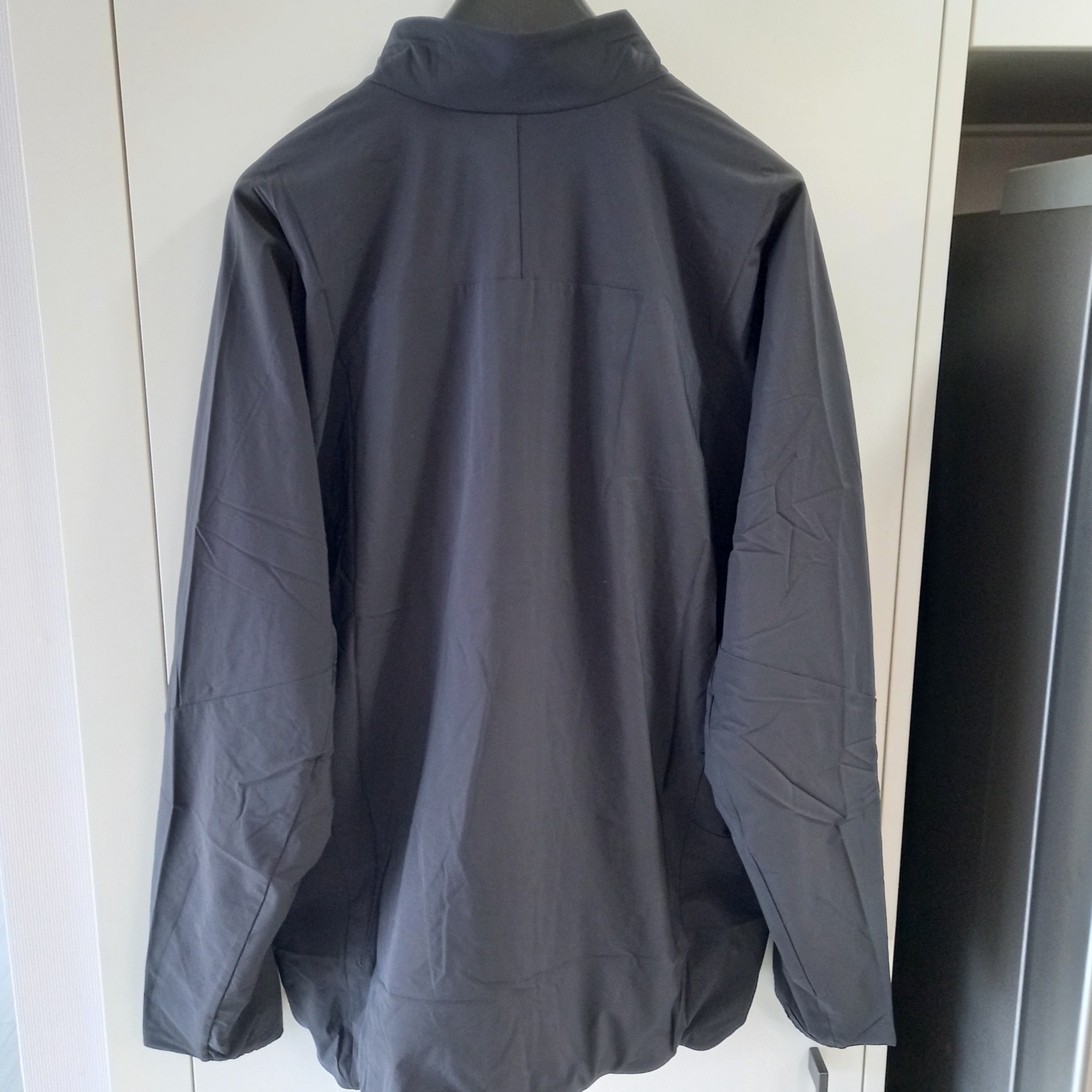 Arc'teryx Allium Insulated Jacket Black 착용 스타일 - 3