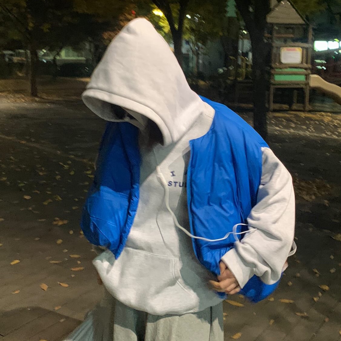 IAB Studio Hoodie Light Gray 착용 스타일