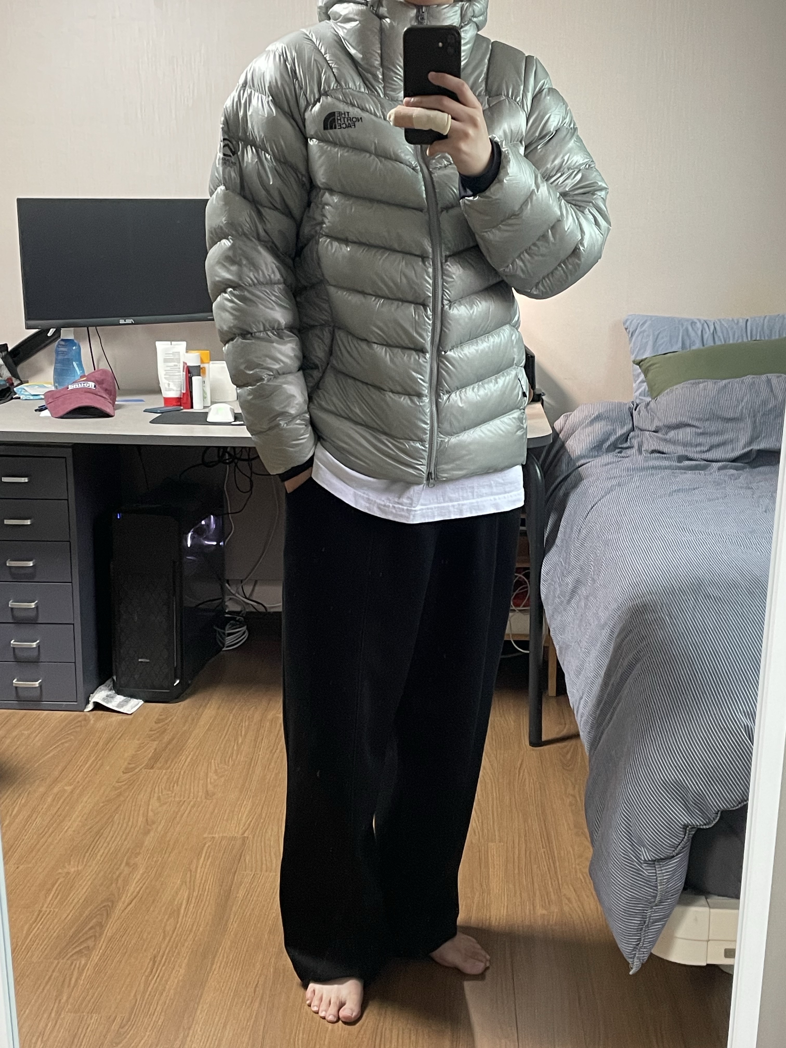 The North Face Summit Mattehorn RDS Down Jacket Light Gray, Sansan Gear Suffix Puffer Jacket Grey - 24FW 착용 스타일 - 1