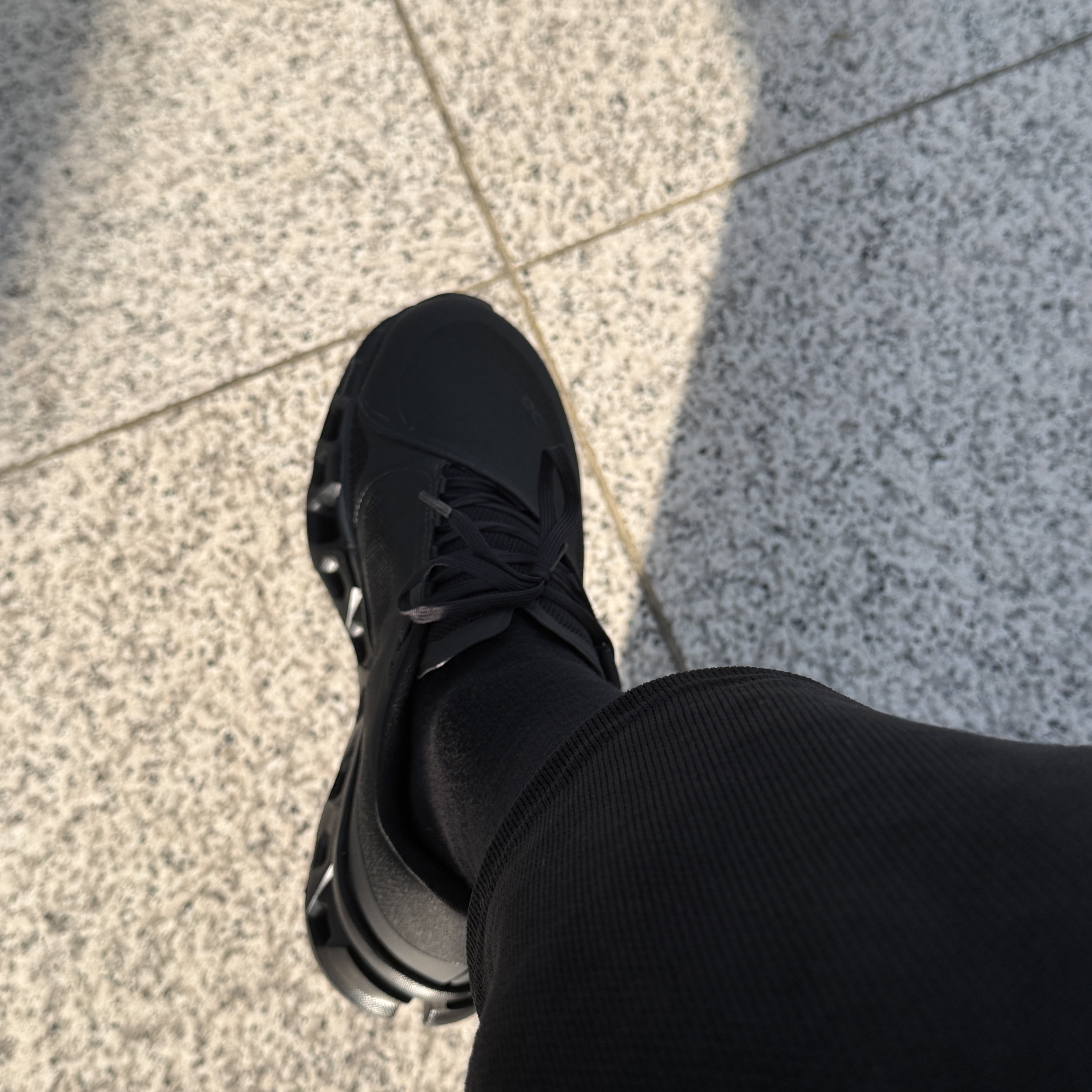 On Running x Post Archive Faction (Paf) Cloudmonster 2 Black Magnet 착용 스타일