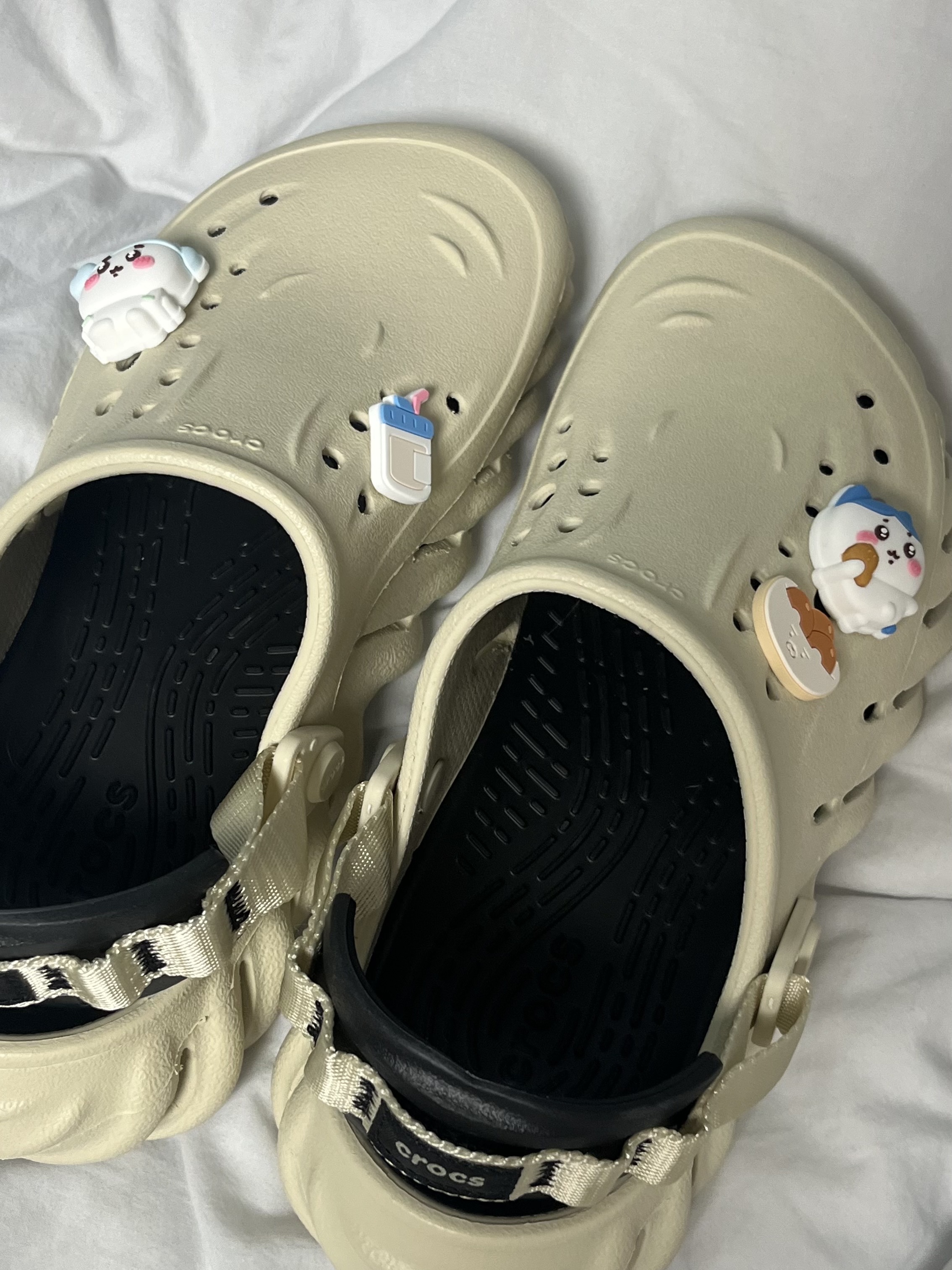 Crocs Echo Clog Bone Black 착용 스타일 - 1