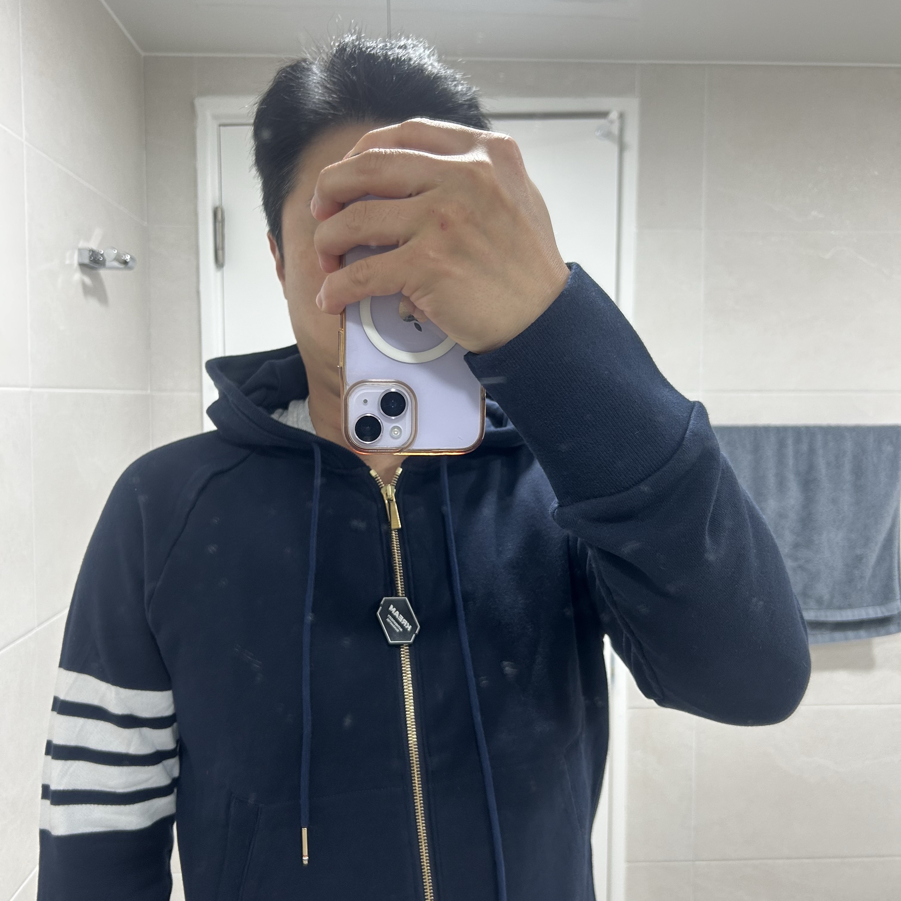 Thom Browne Engineered 4-Bar Zip Hoodie Navy 착용 스타일 - 2
