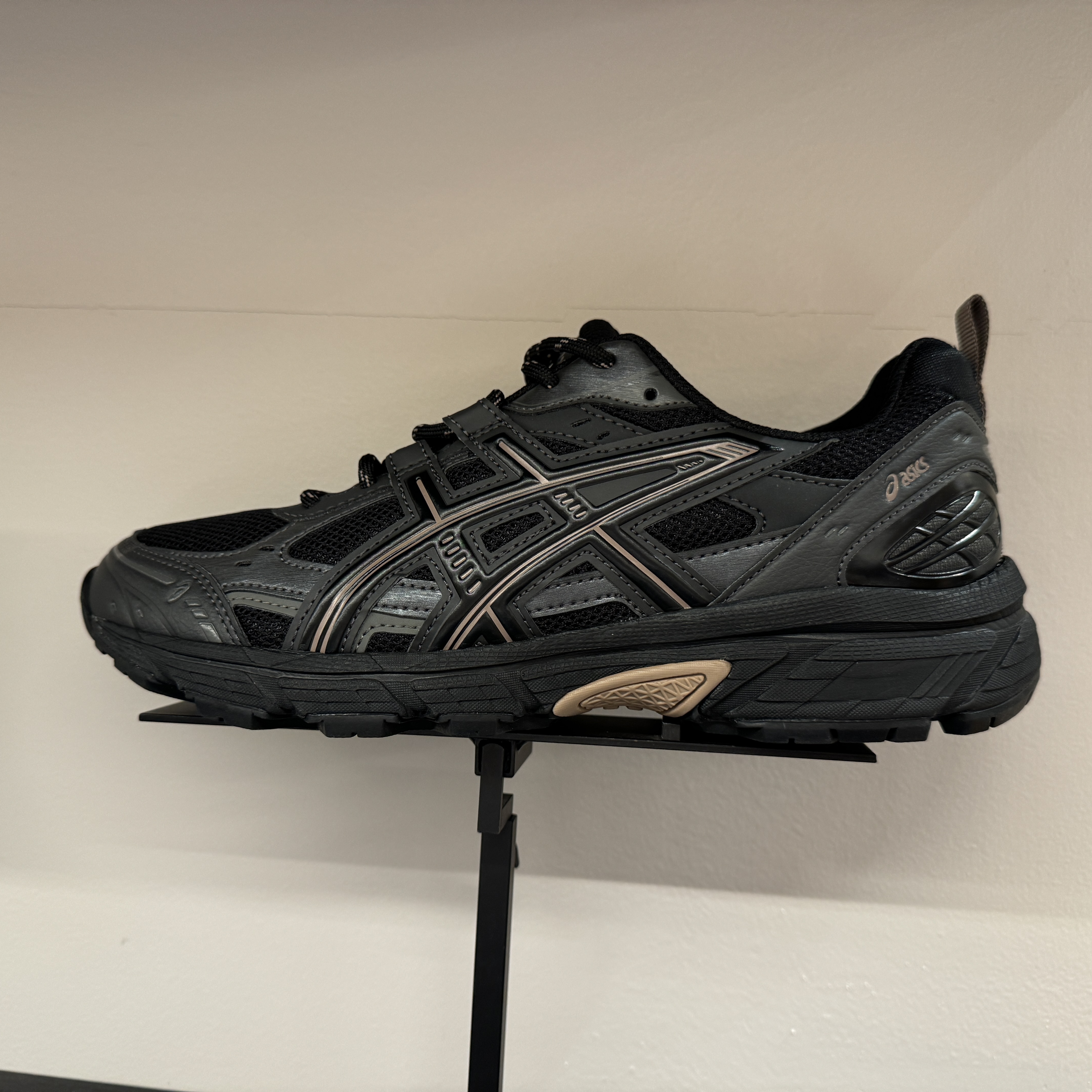 Asics Gel-Nunobiki Black Taupe Grey 착용 스타일