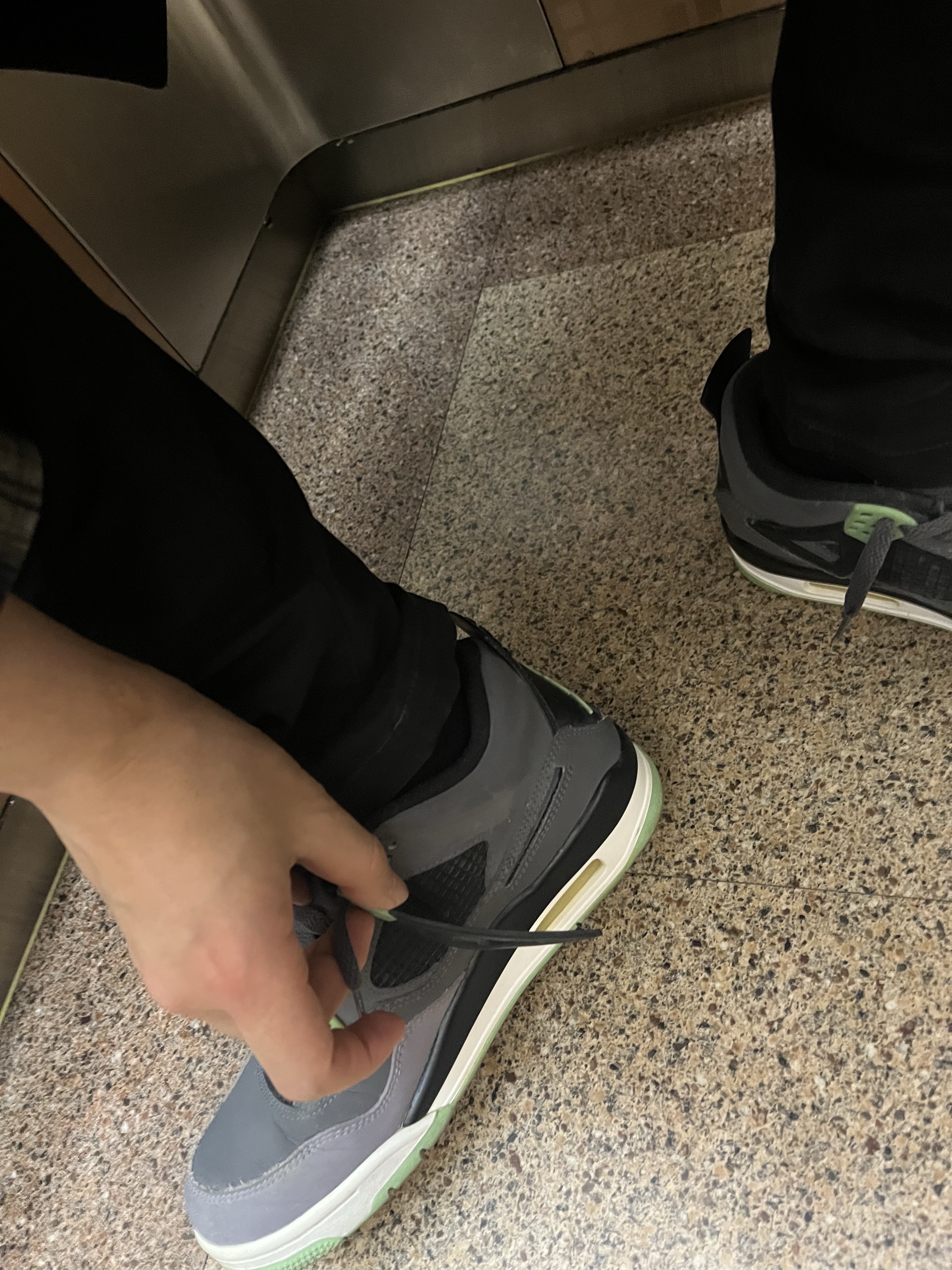 Jordan 4 Retro Green Glow 착용 스타일