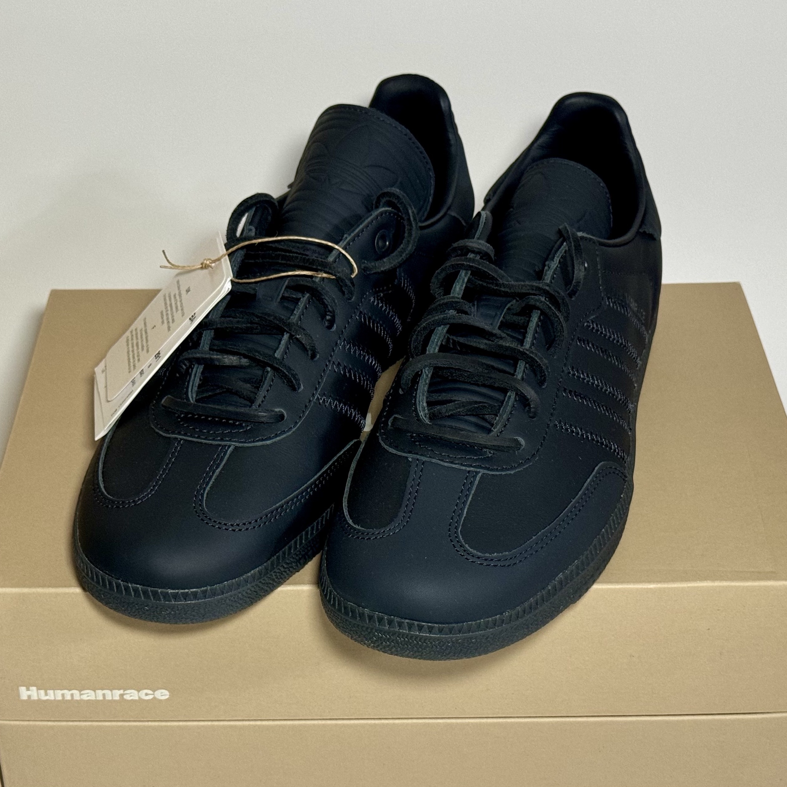 Adidas x Pharrell Williams Humanrace Samba Charcoal 착용 스타일 - 1