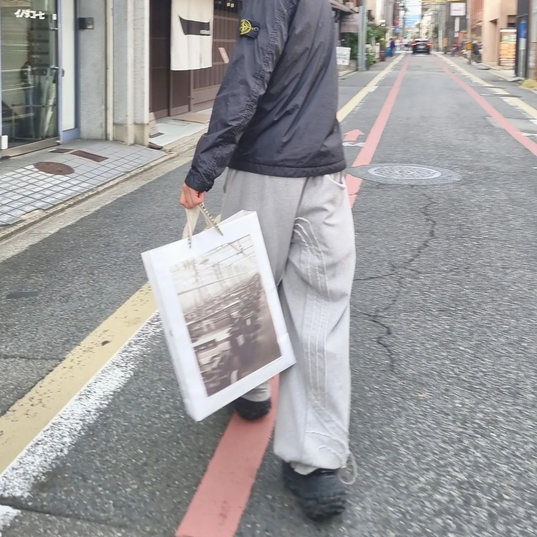 [KREAM 단독] Jian Ye Orbit Pants Charcoal - 24FW 착용 스타일 - 1