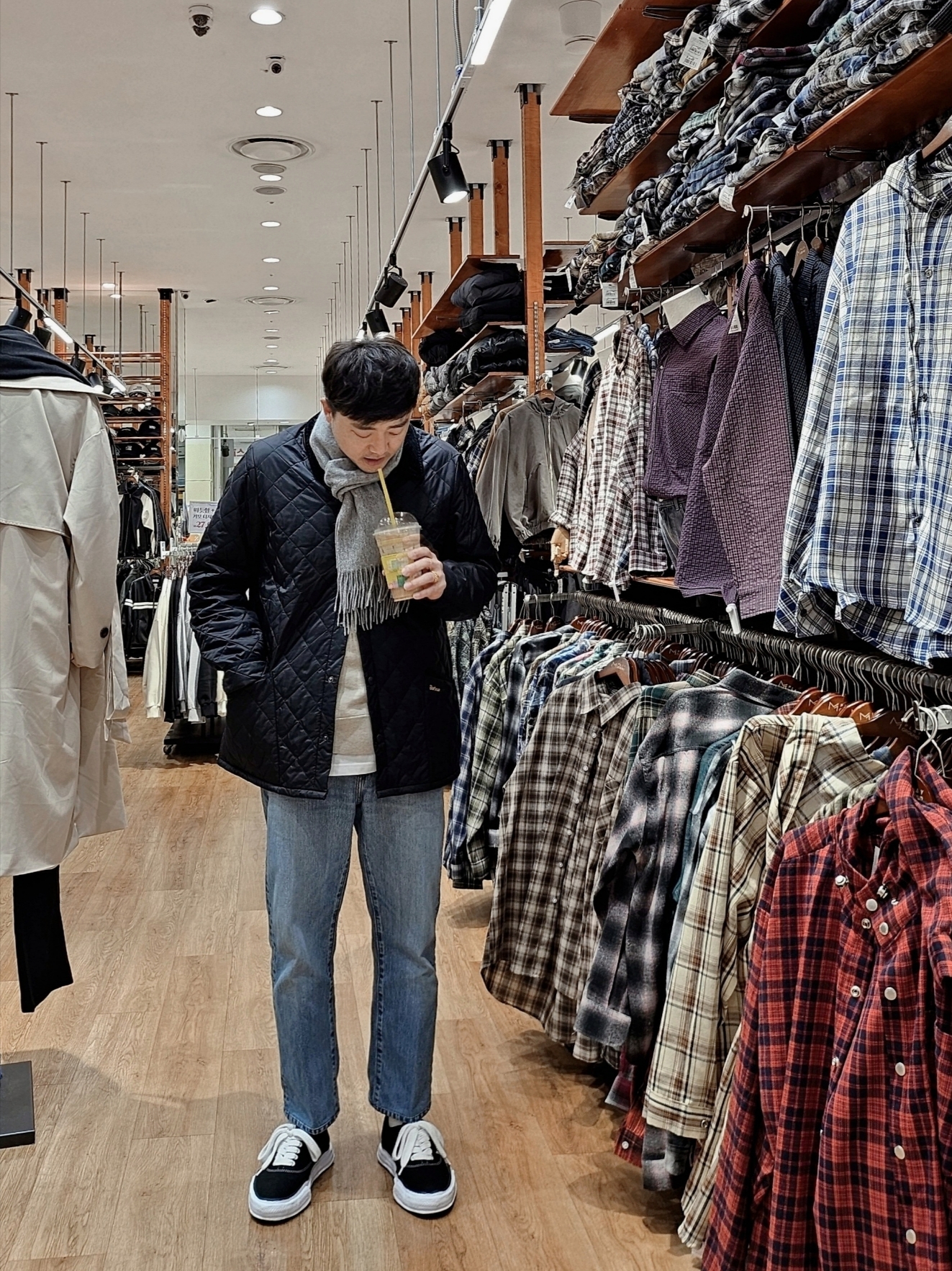Barbour Heritage Liddesdale Quilted Jacket Black, [20% 적립] Polo Ralph Lauren Signature Pony Wool Blend Scarf Black - 24FW 착용 스타일