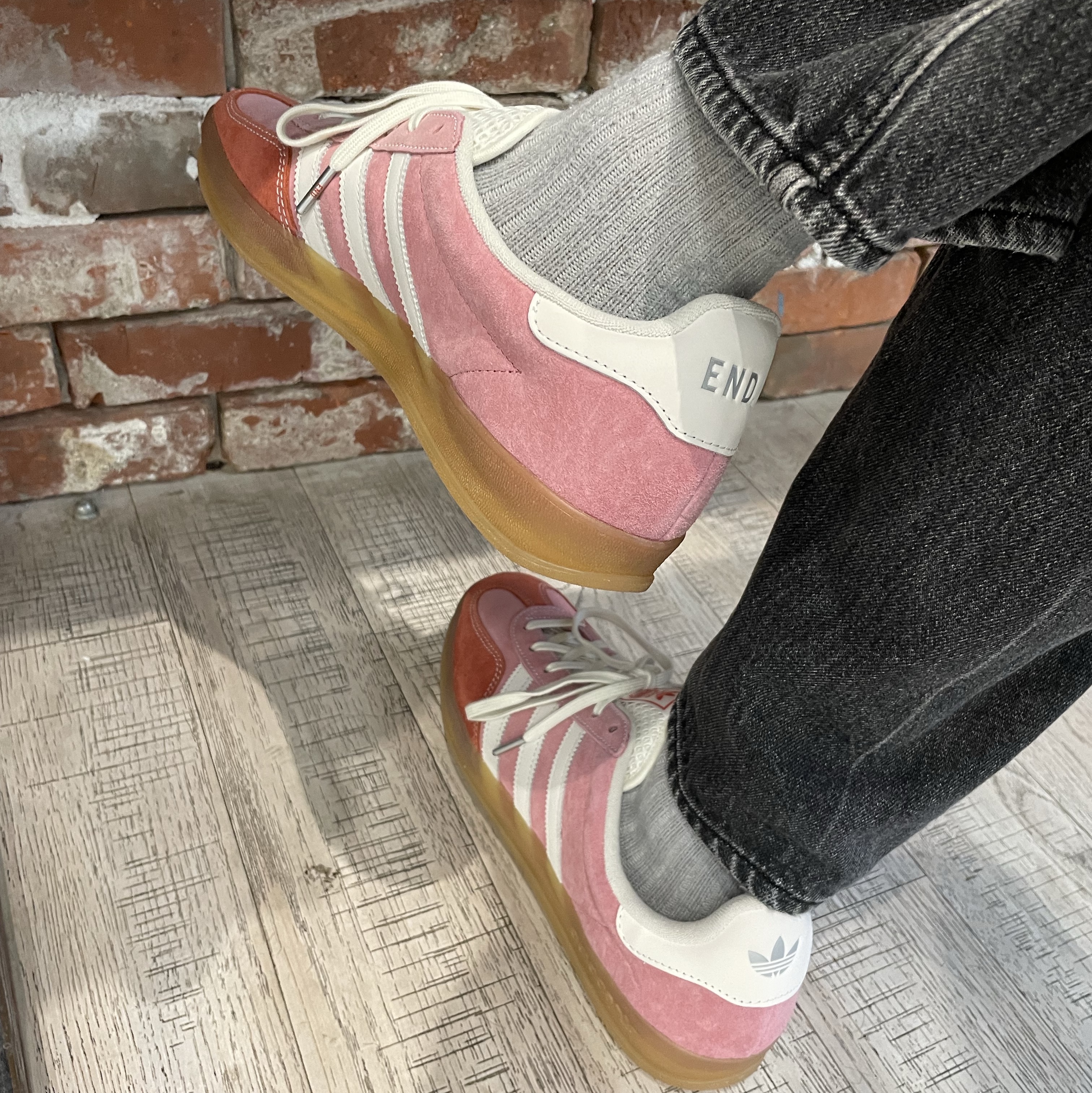 Adidas x END. Gazelle Indoor Laundromat 착용 스타일 - 1