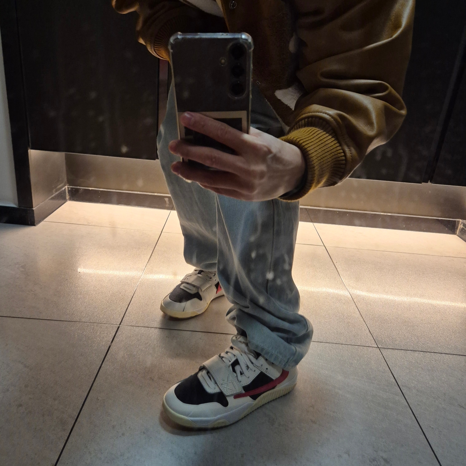 Jordan x Travis Scott Jumpman Jack TR University Red, Nike x Cactus Plant Flea Market Long Sleeve Polo Natural - US/EU 착용 스타일 - 4