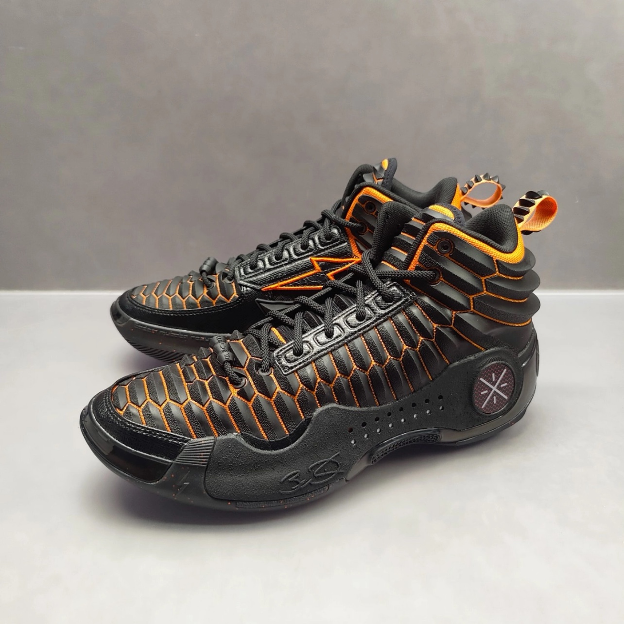 LiNing Way of Wade 10 Low Valentine's Day Moon Night Grey Pink 착용 스타일 - 1