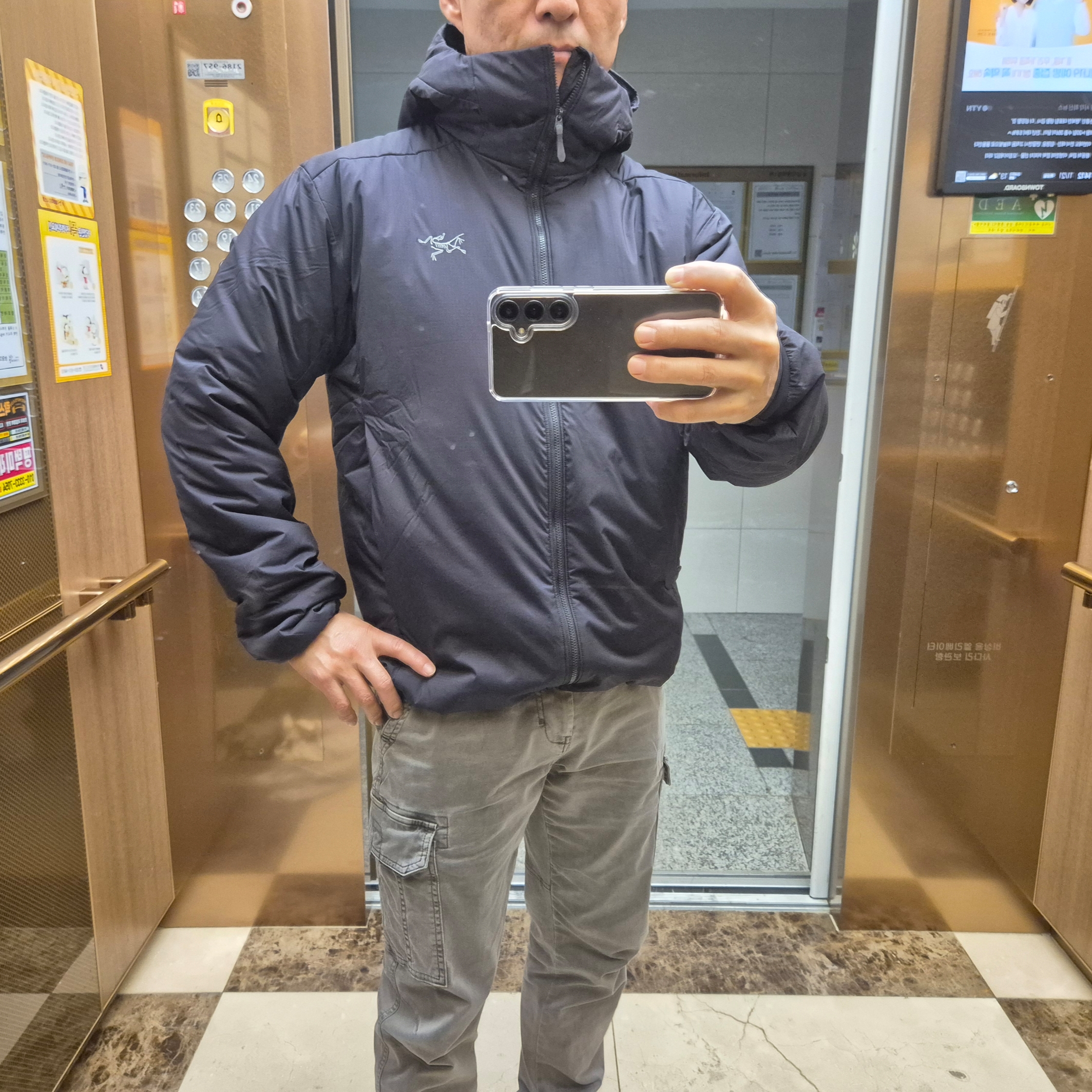 Arc'teryx Atom Heavyweight Hoody Black 착용 스타일