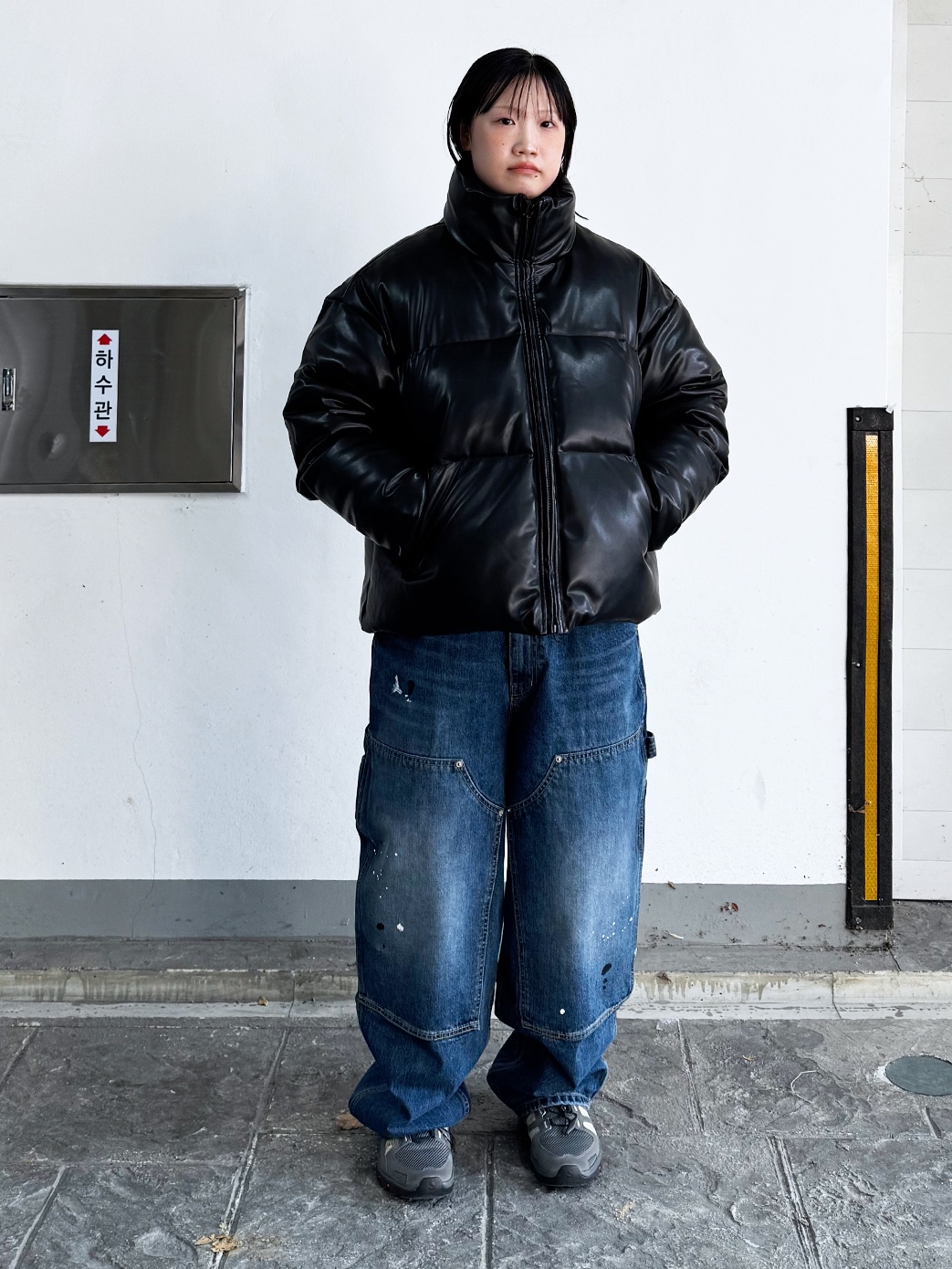 QT8 GARMENTS Painted Double Knee Washed Pants Blue, Salomon Techamphibian 5 Black 착용 스타일 - 1