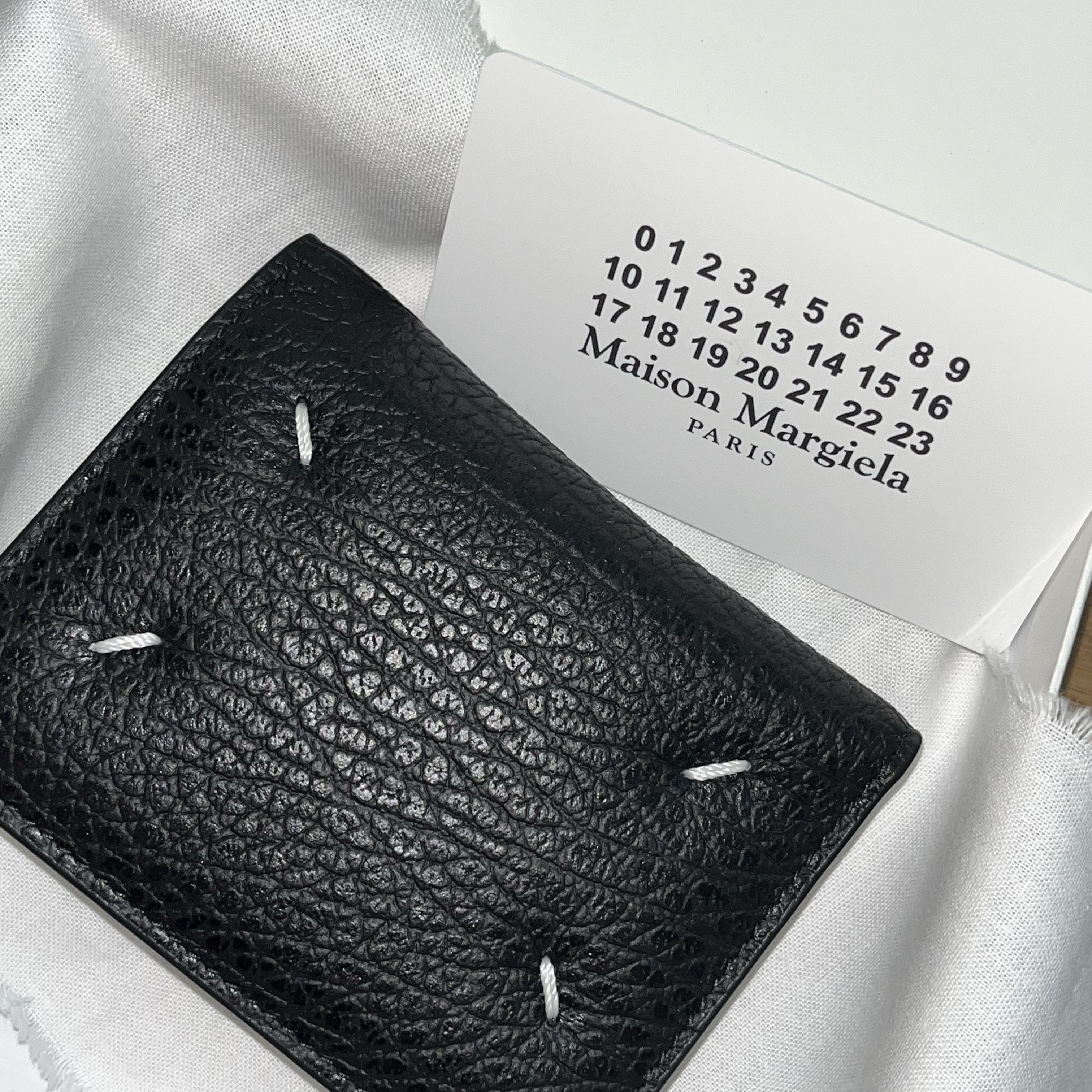 Maison Margiela Keyring Wallet Black 착용 스타일