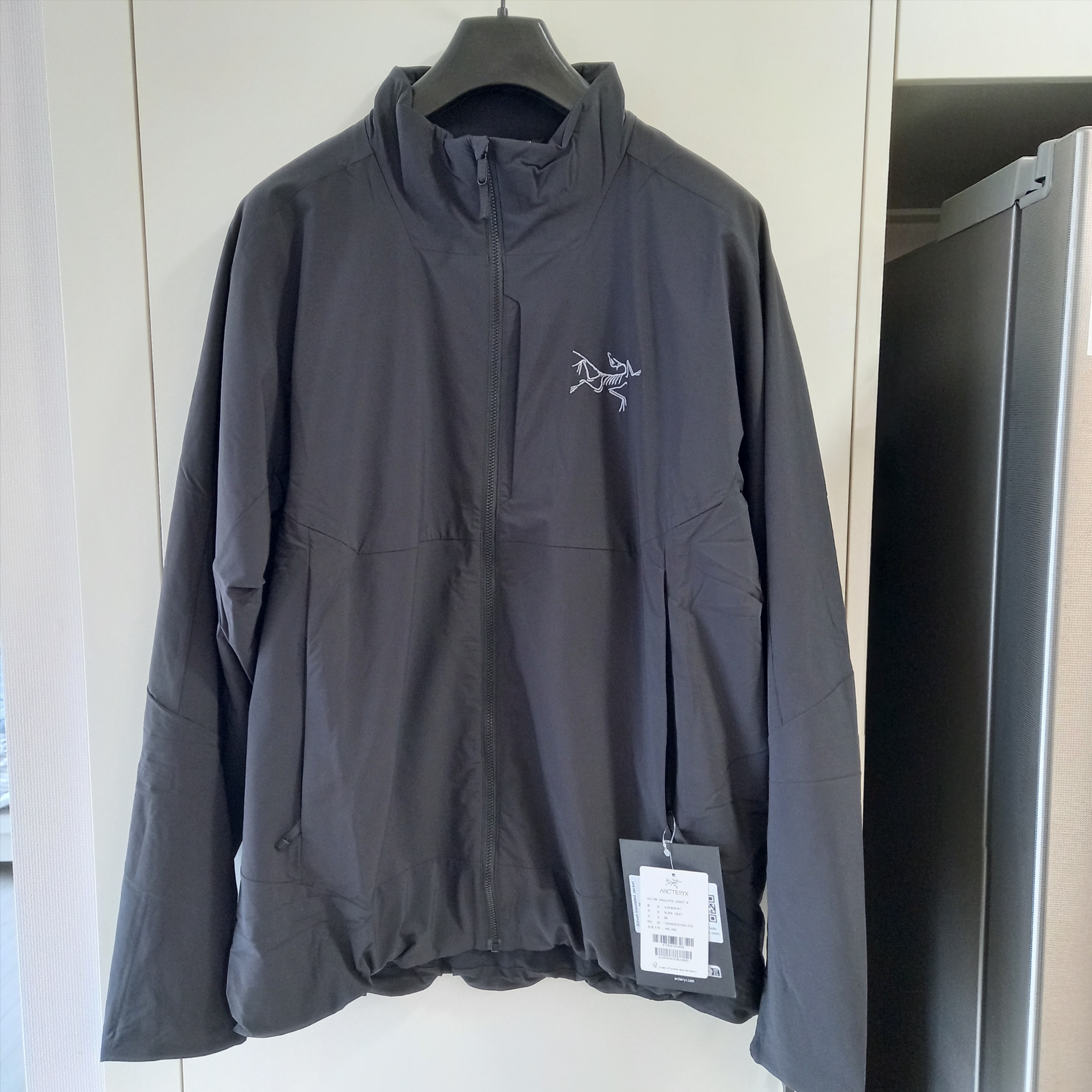 Arc'teryx Allium Insulated Jacket Black 착용 스타일 - 1