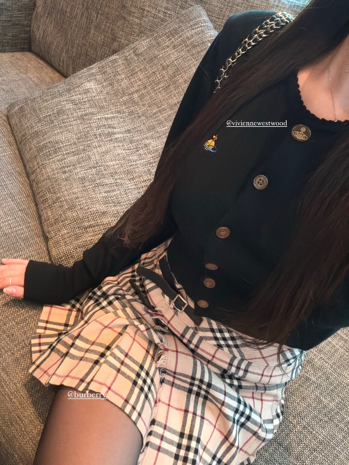 (W) Burberry Vintage Check Wool Kilt Archive Beige, (W) Vivienne Westwood Bea Cropped Cardigan Black 착용 스타일