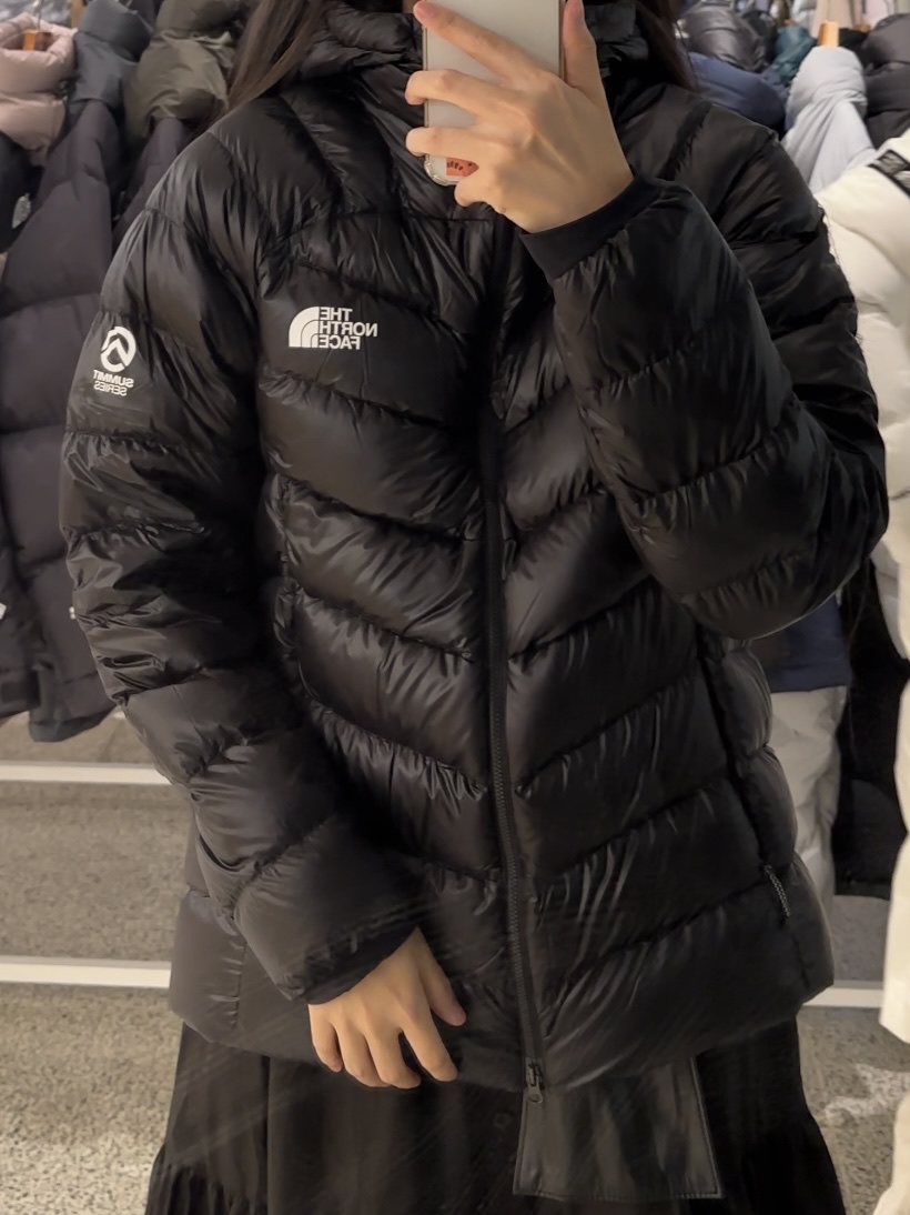 The North Face Summit Mattehorn RDS Down Jacket Real Black, (W) Keen Jasper Suede Sneakers Camel 착용 스타일 - 2
