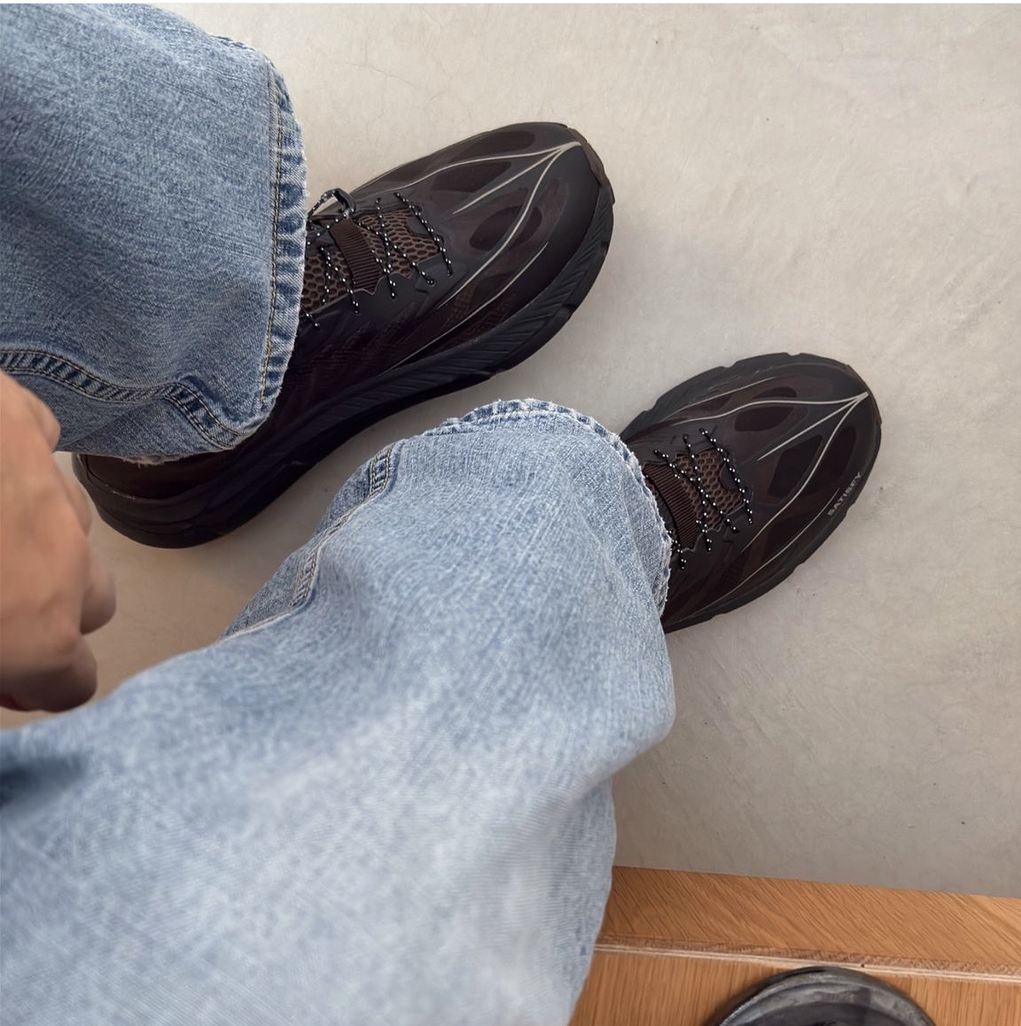 Hoka x Satisfy Mafate Speed 4 Lite Coffee 착용 스타일 - 1