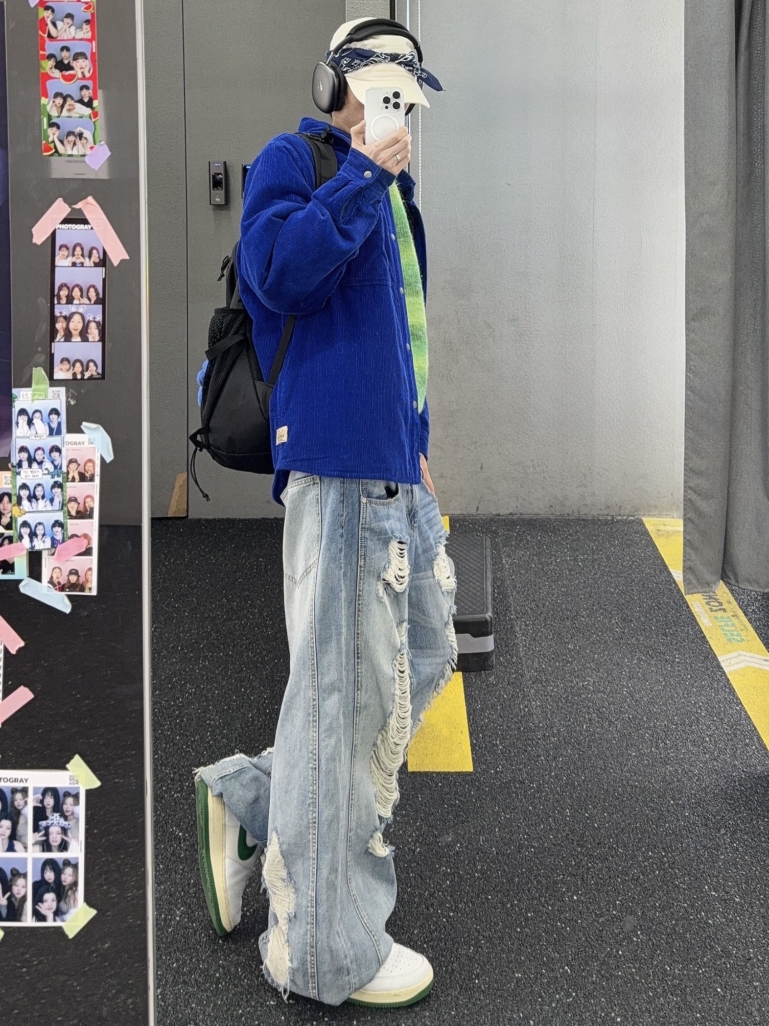 Nike Air Force 1 '07 LV8 Varsity White Pine Green, Stussy Cord Quilted Overshirt Royal Blue 착용 스타일 - 1