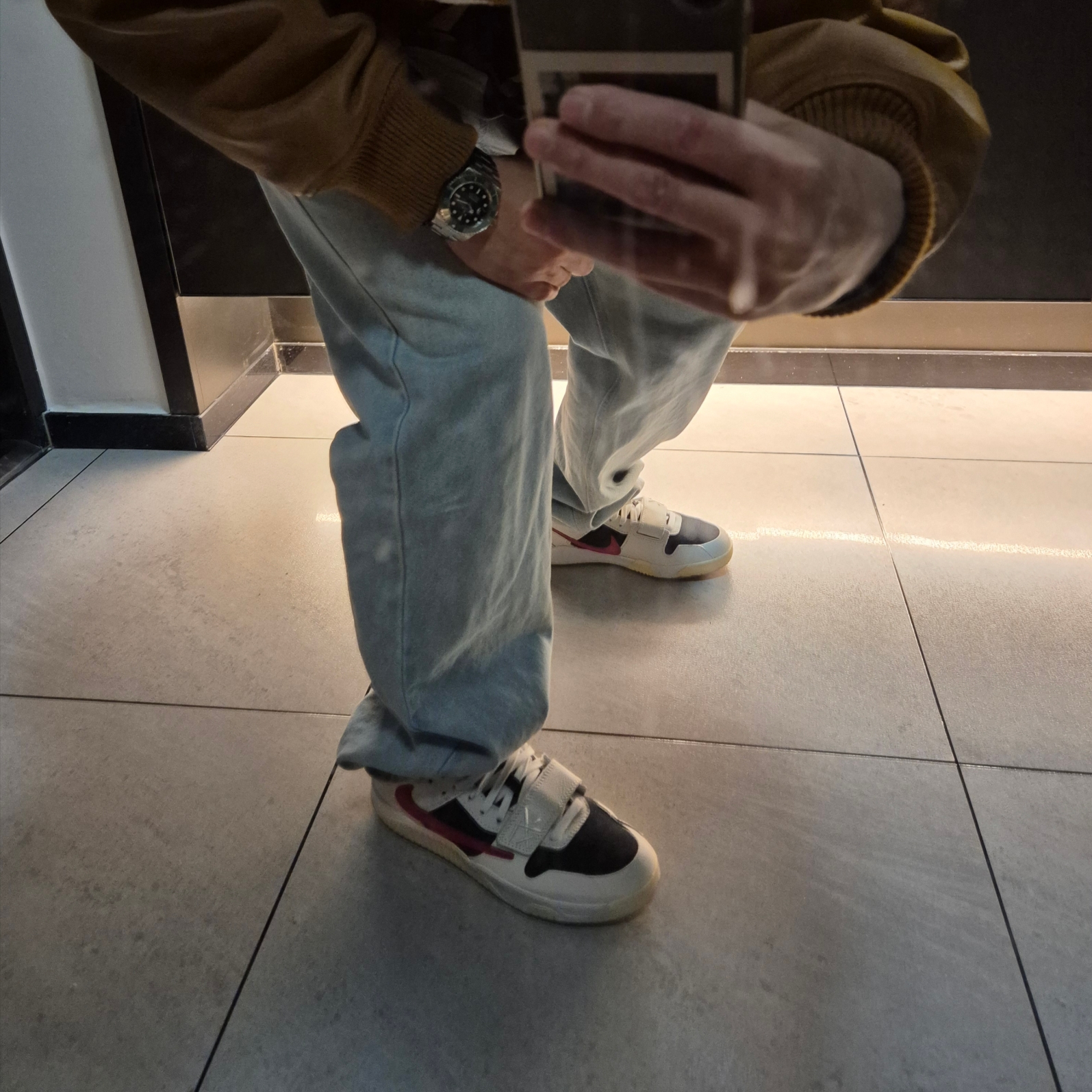 Jordan x Travis Scott Jumpman Jack TR University Red, Nike x Cactus Plant Flea Market Long Sleeve Polo Natural - US/EU 착용 스타일 - 5