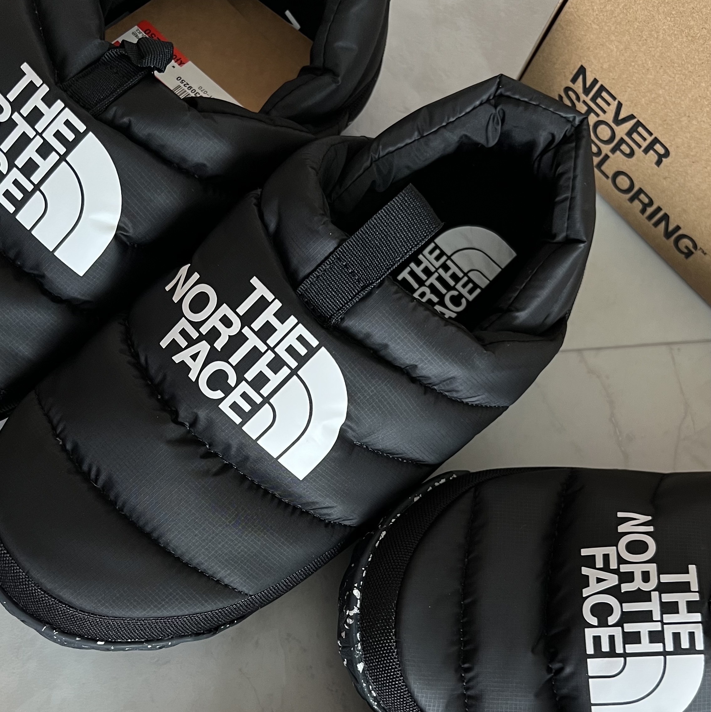 The North Face Nuptse Mules TNF Black TNF White 착용 스타일