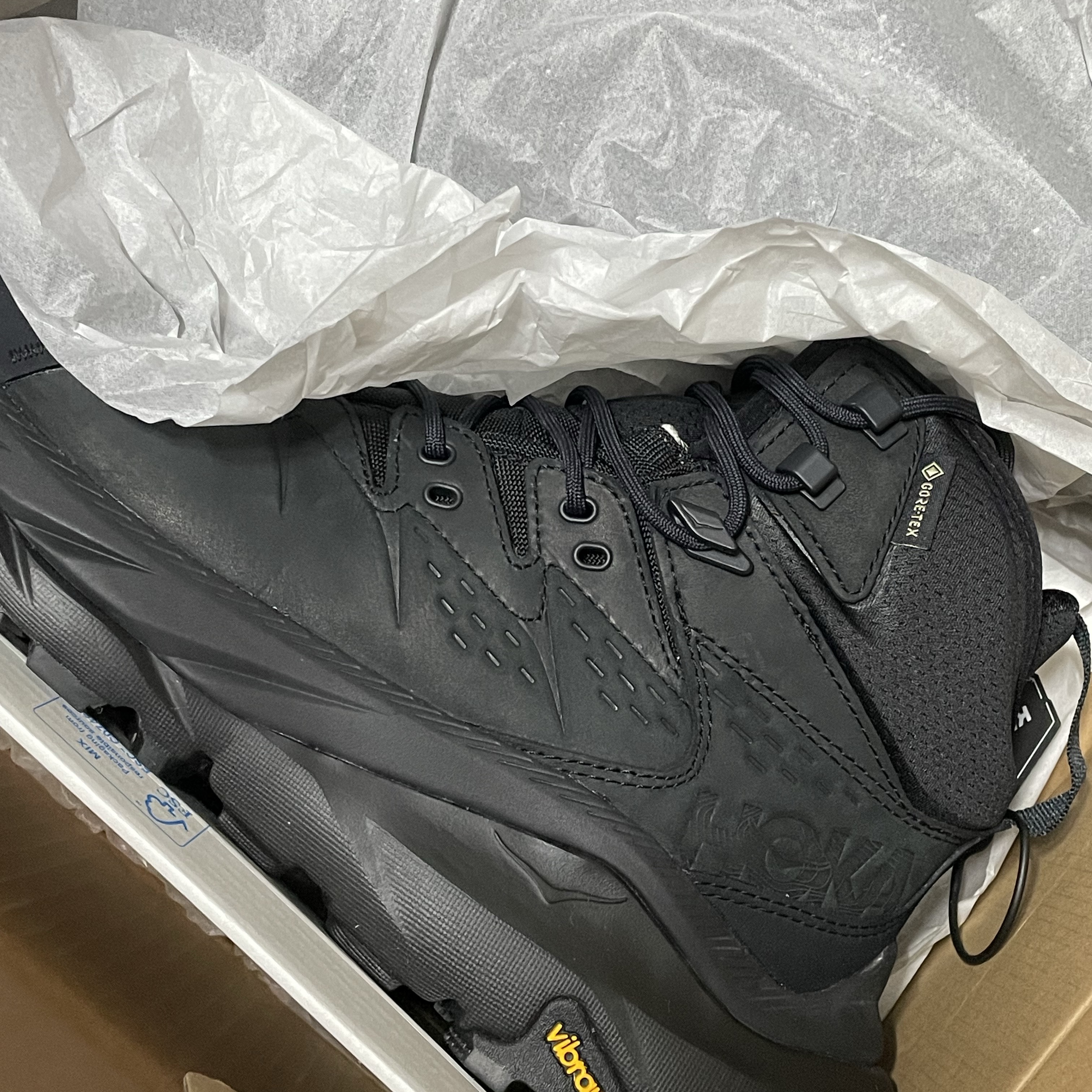Hoka Kaha 2 Gore-Tex Black 착용 스타일