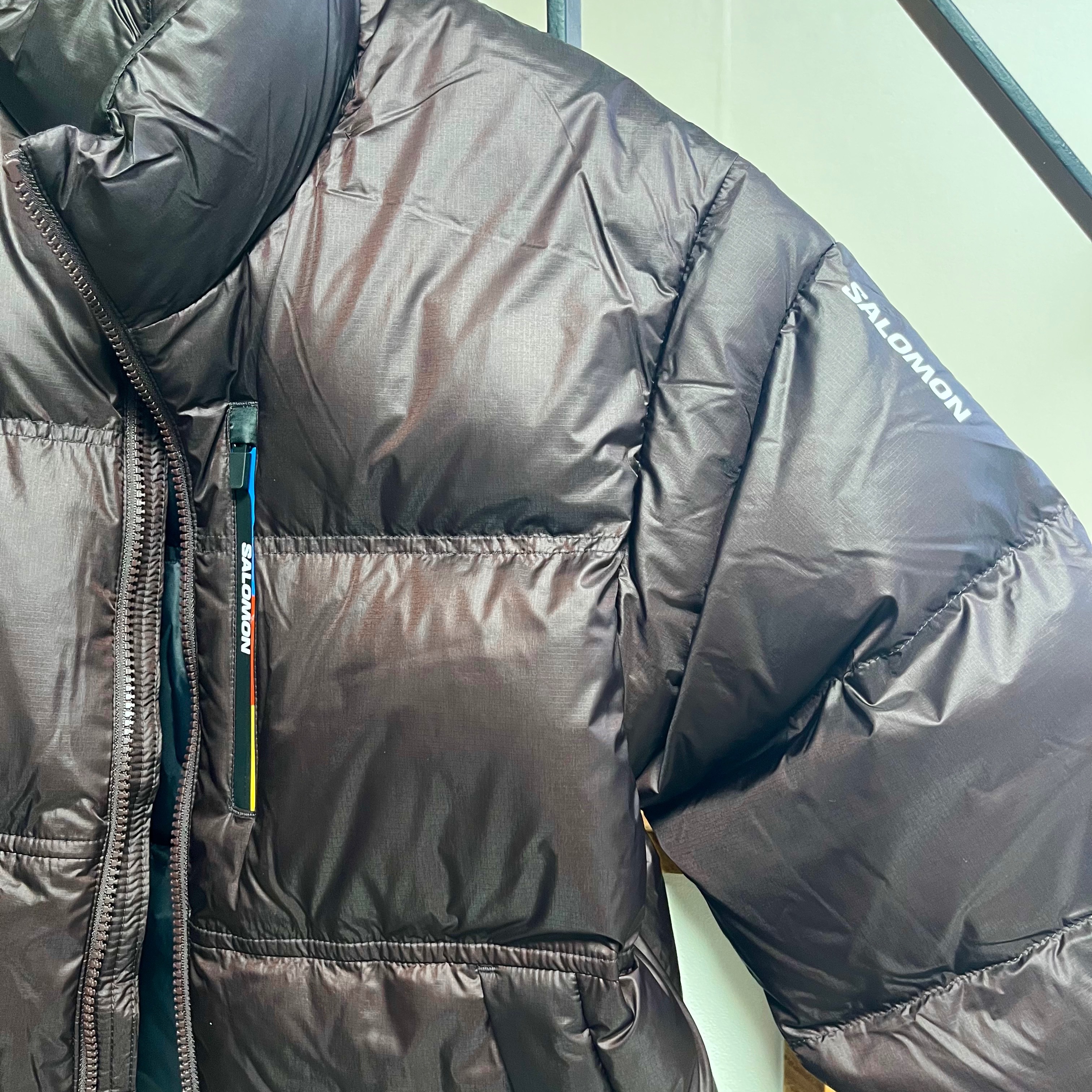 (W) Salomon Contour Down Jacket Chocolate 착용 스타일