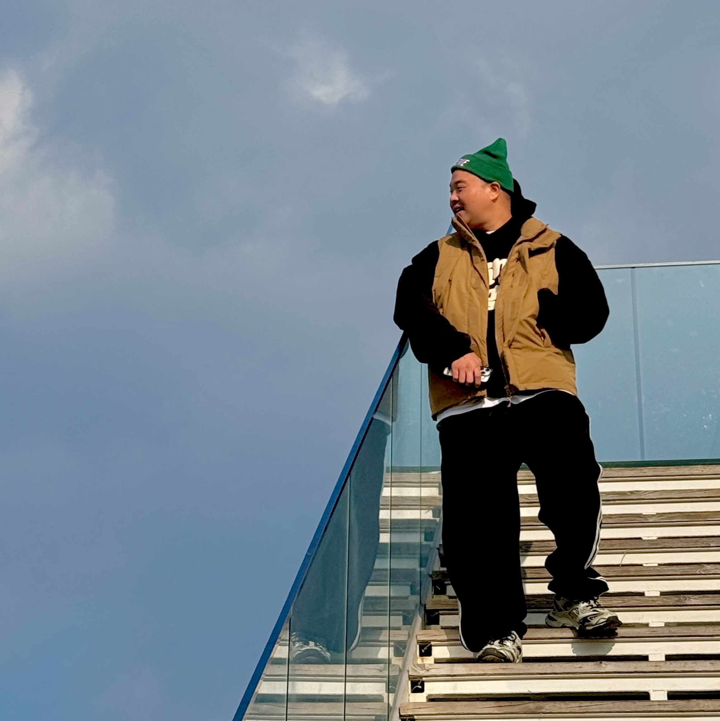 Supreme Slant Beanie Green - 23FW, Fear of God x Saint Mxxxxxx Saint of God Hoodie Black 착용 스타일 - 3