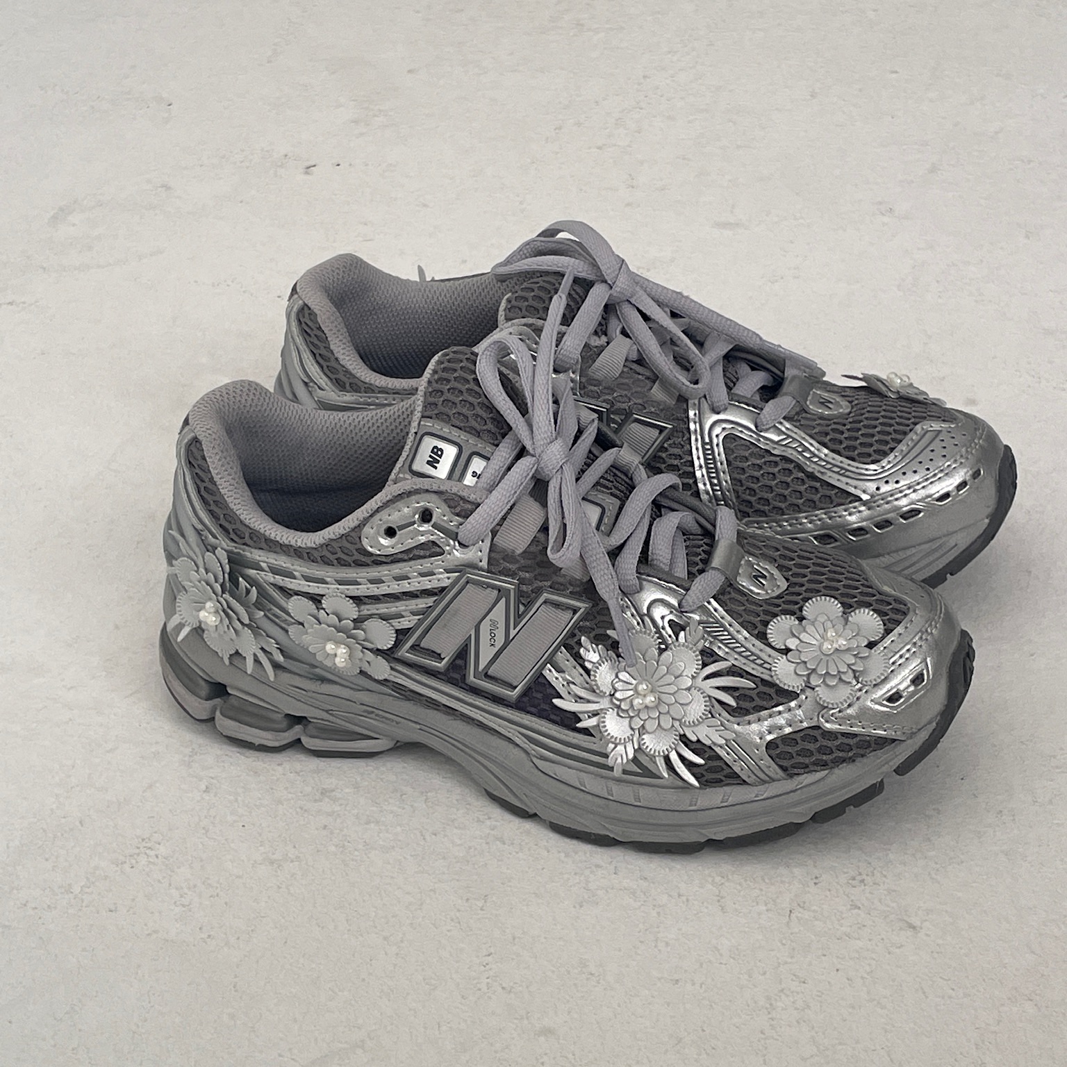 New Balance 1906R Harbor Grey Silver Metalic 착용 스타일 - 1