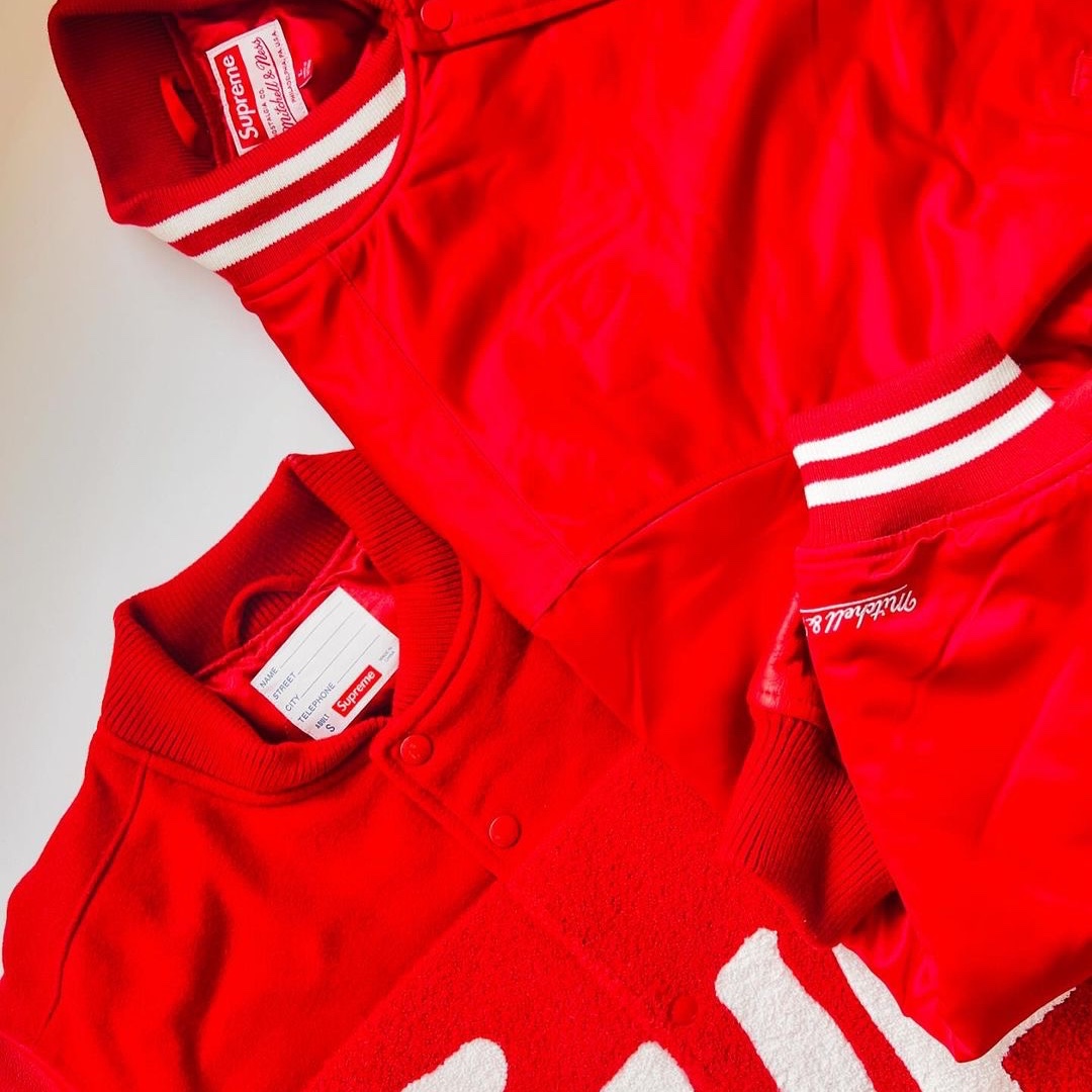 Supreme Mitchell & Ness Satin Varsity Jacket Red - 24FW 착용 스타일 - 4
