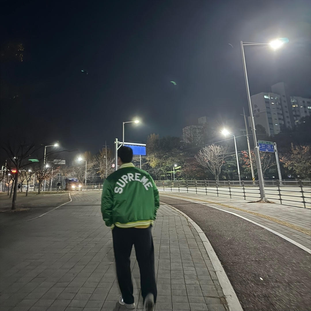 Supreme Mitchell & Ness Satin Varsity Jacket Green - 24FW 착용 스타일