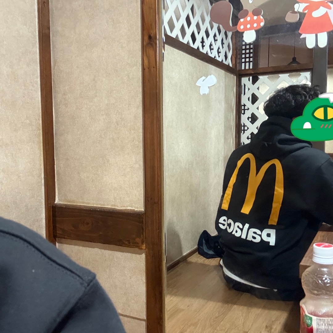 Palace x McDonald's Logo Hood Black - 23FW 착용 스타일