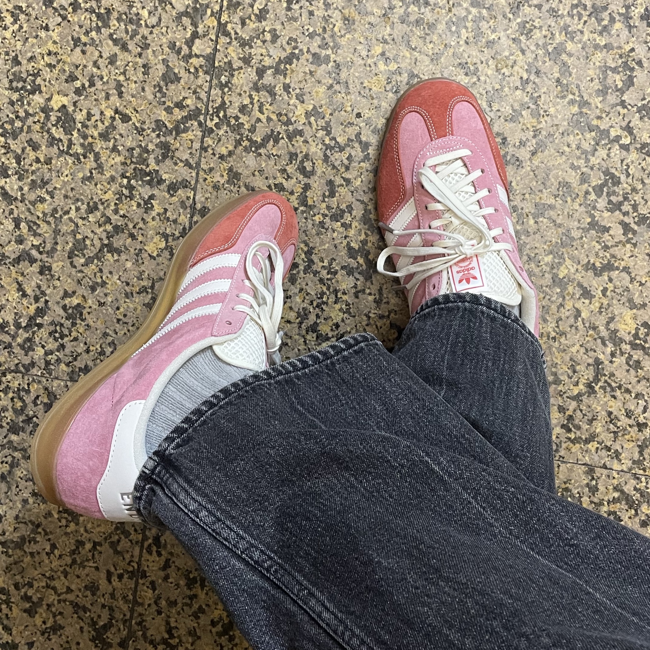 Adidas x END. Gazelle Indoor Laundromat 착용 스타일 - 2