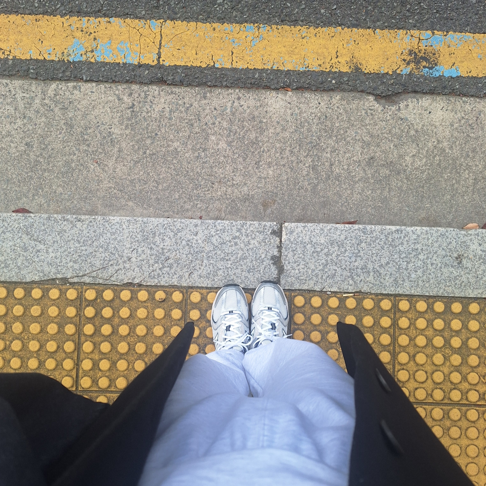 IAB Studio Long Sleeve Light Gray, IAB Studio Sweatpants Light Gray 착용 스타일