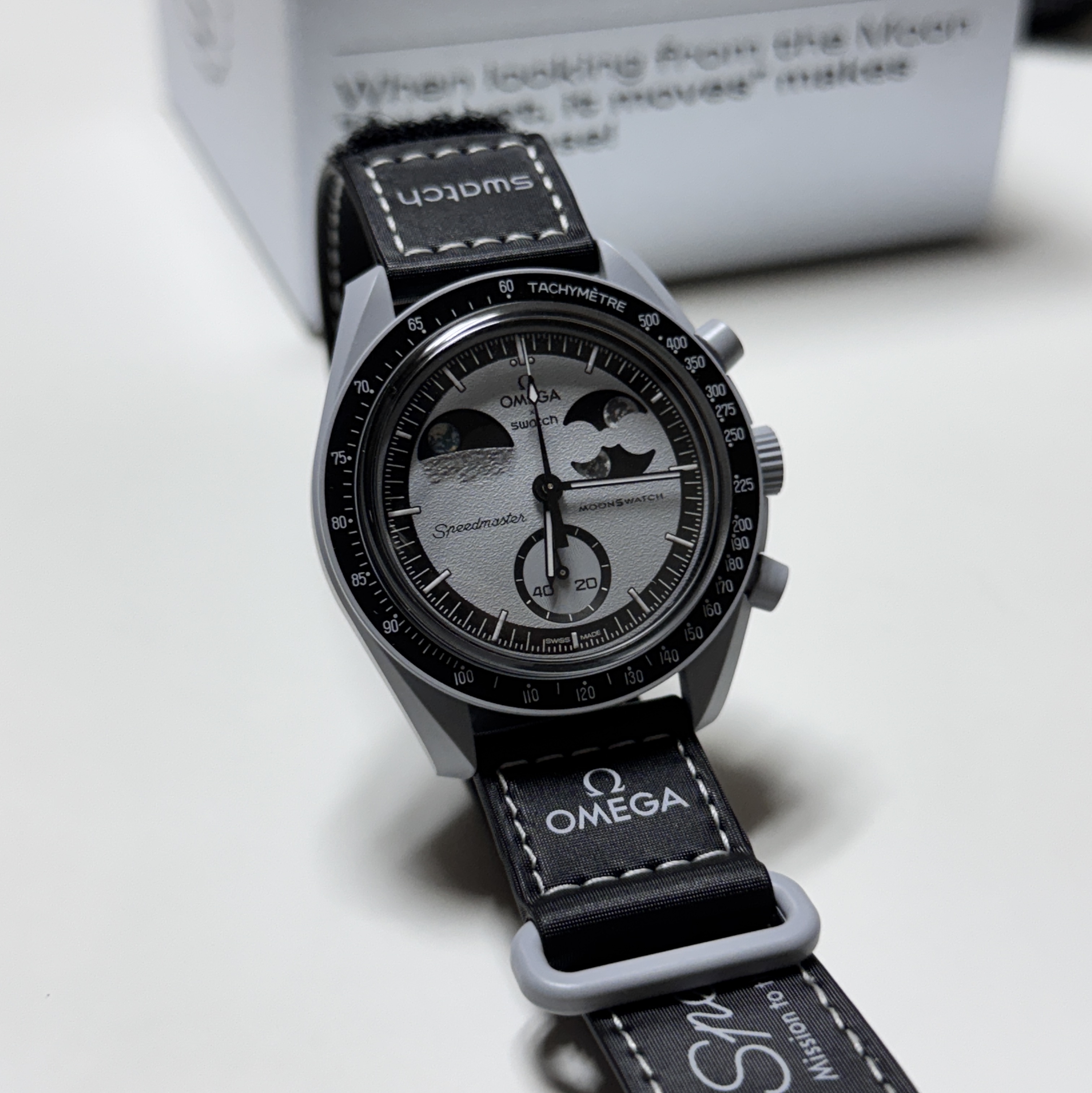 Swatch x Omega Bioceramic MoonSwatch Mission To Earthphase 착용 스타일