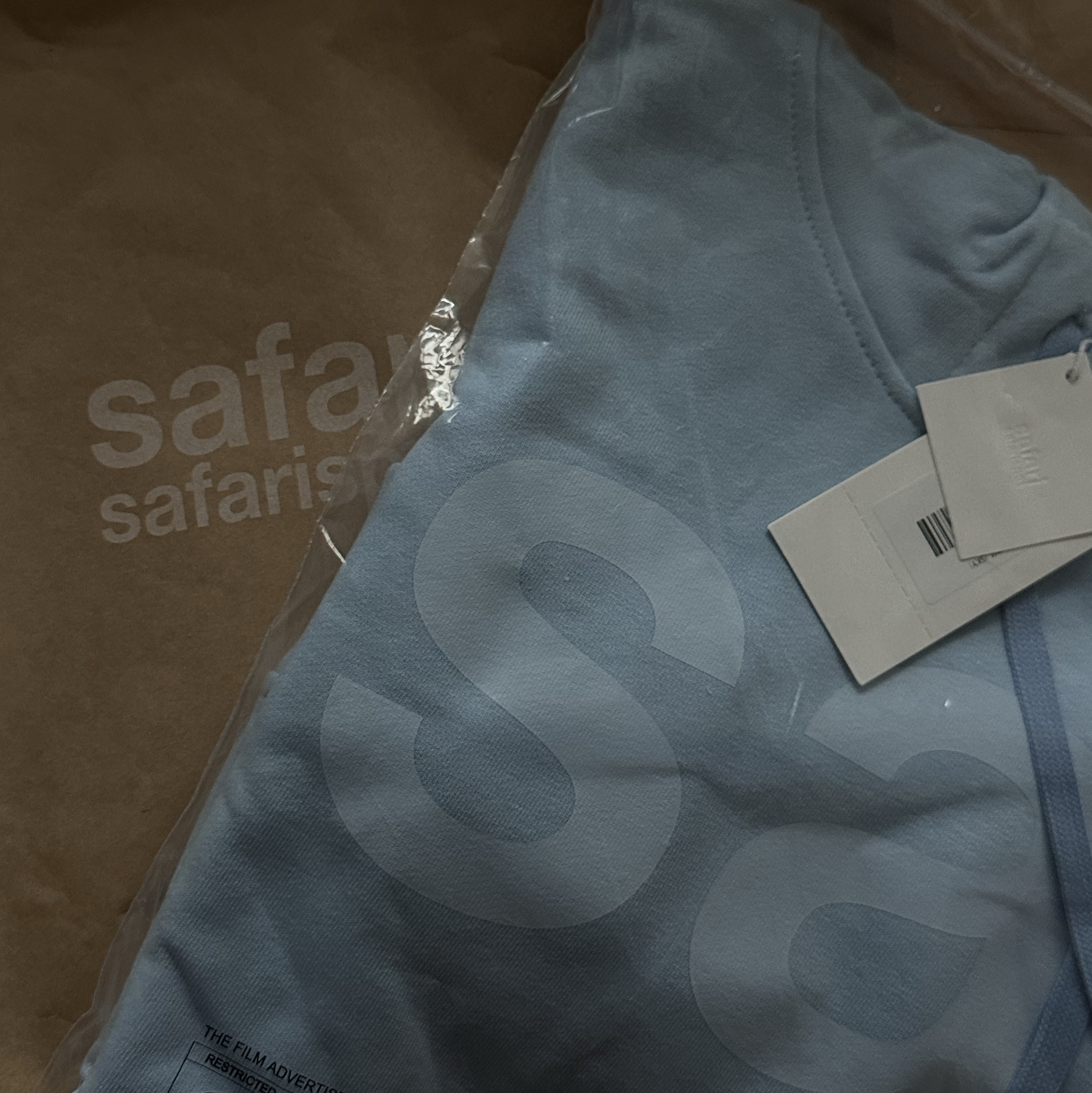 [KREAM 단독] Safarispot Women 1/2 Basic Safari Hoodie Sky 착용 스타일